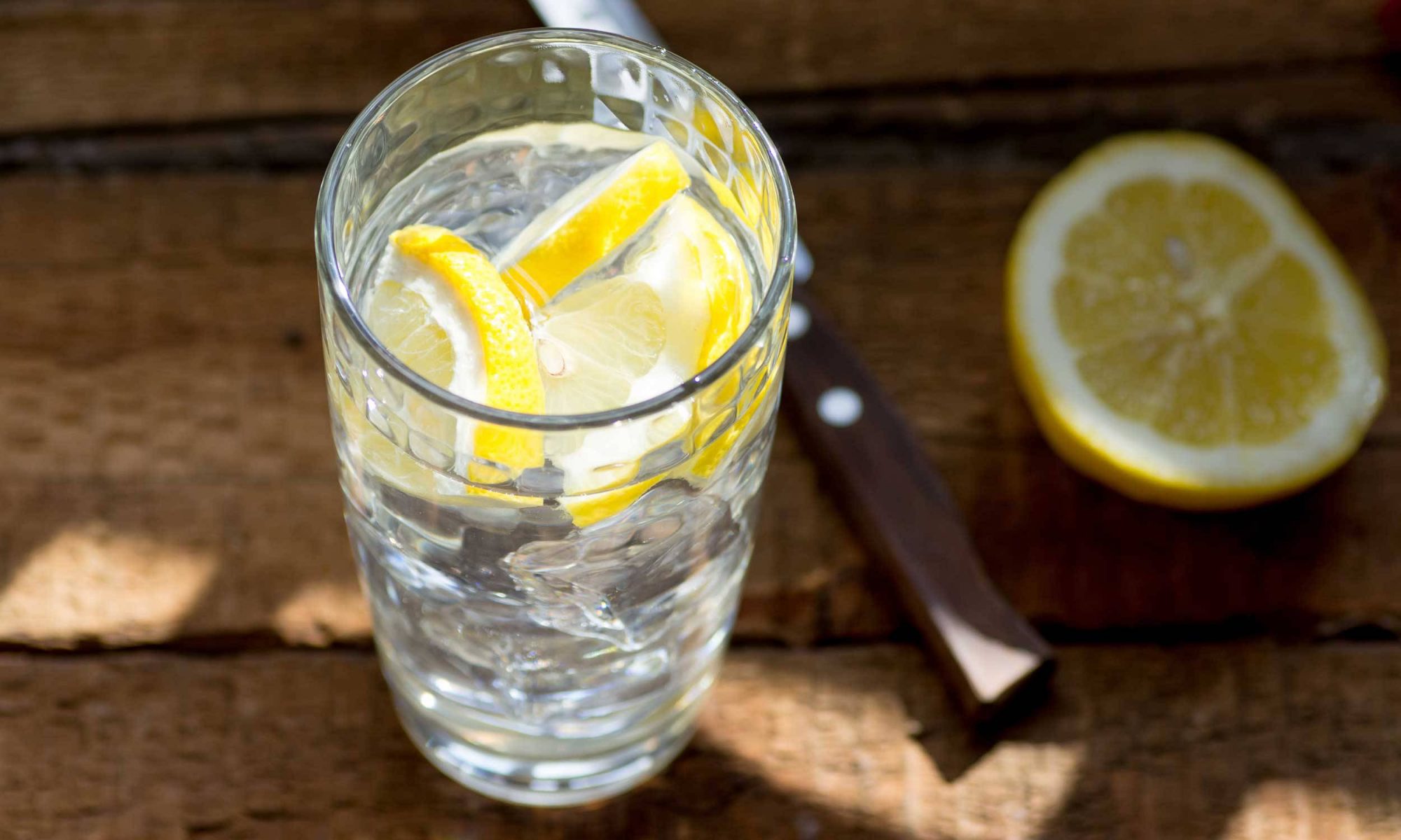 EC: What Are the Benefits of Drinking Lemon Water in the Morning?