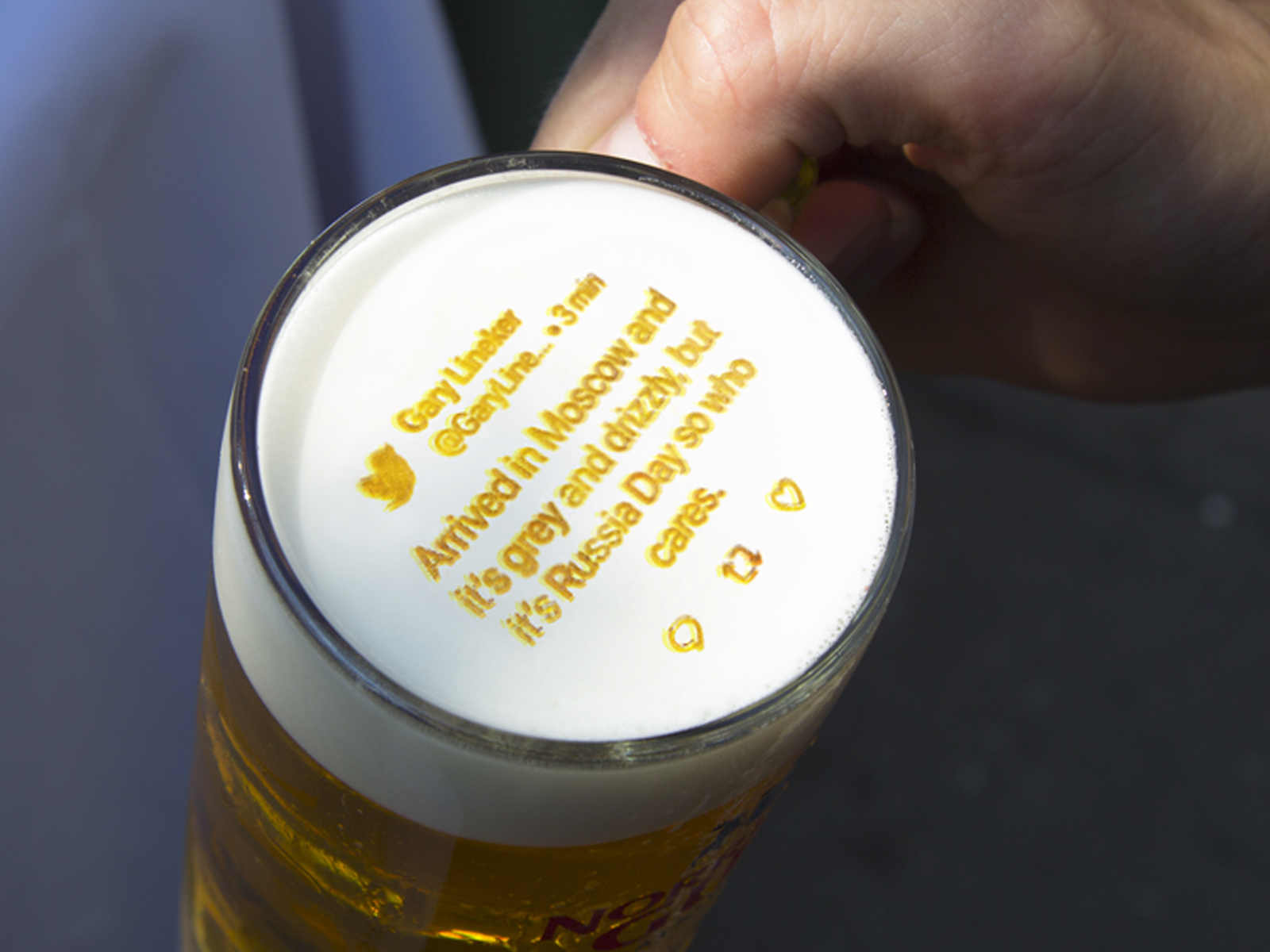 This Machine Will Print Live Tweets on Beer Foam So Drinkers Can Pay Attention to the World Cup