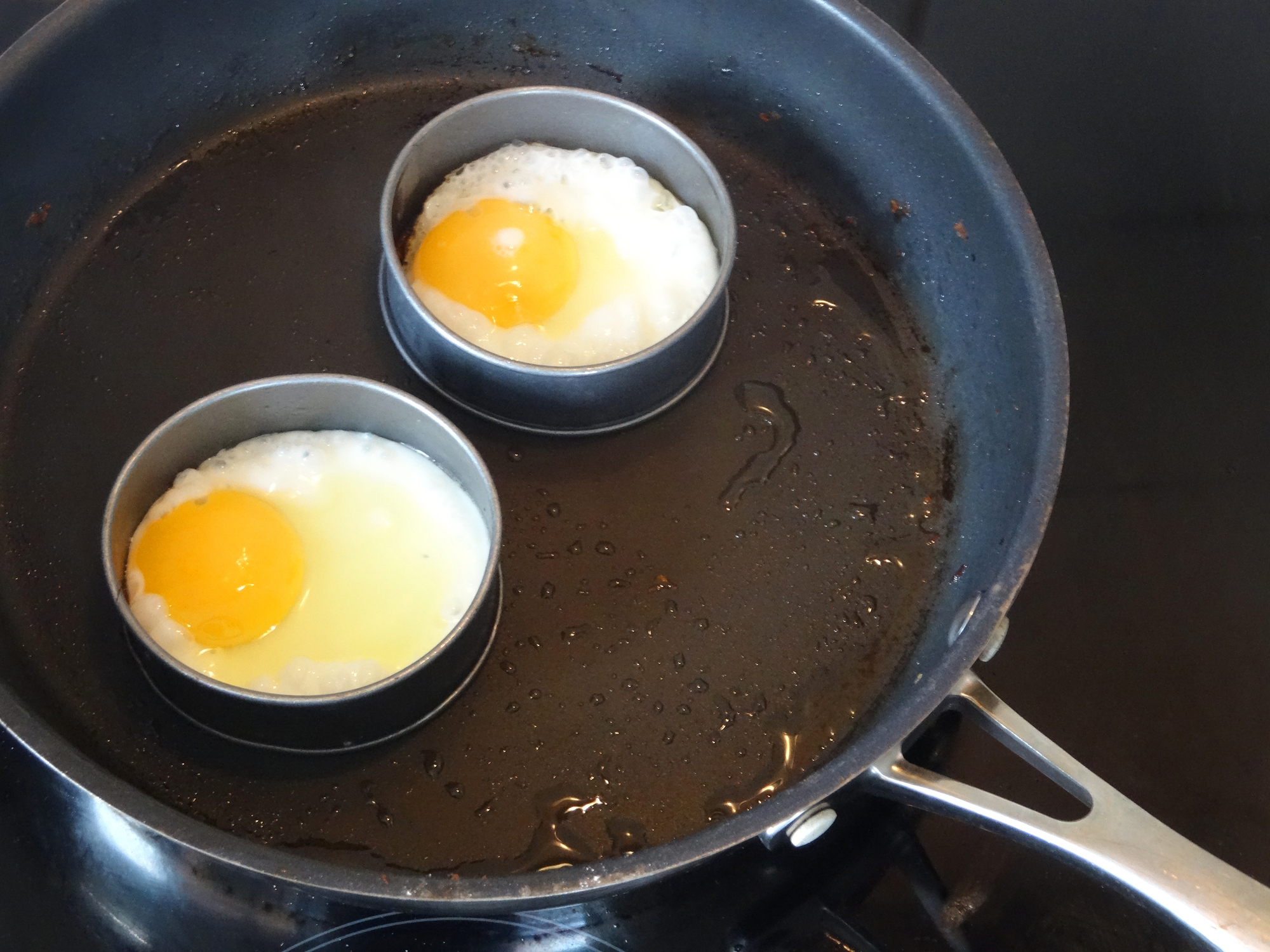 How to Cook an Egg with a Mason Jar Lid