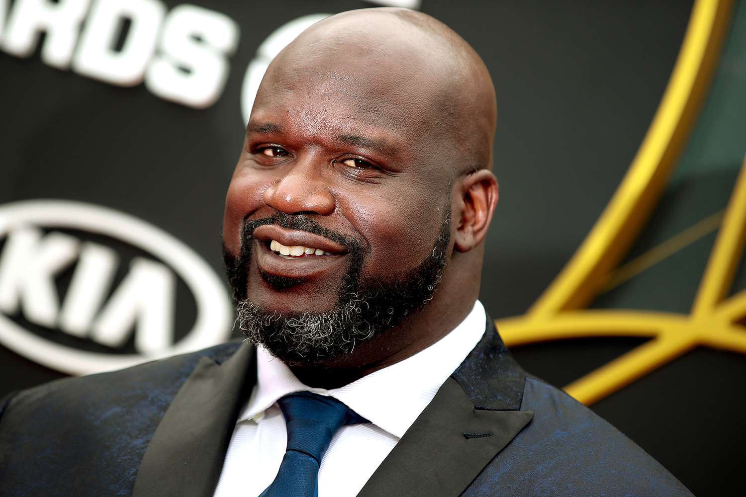 Shaquille O&#39;Neal Buys Engagement Ring for Fan: Video | PEOPLE.com