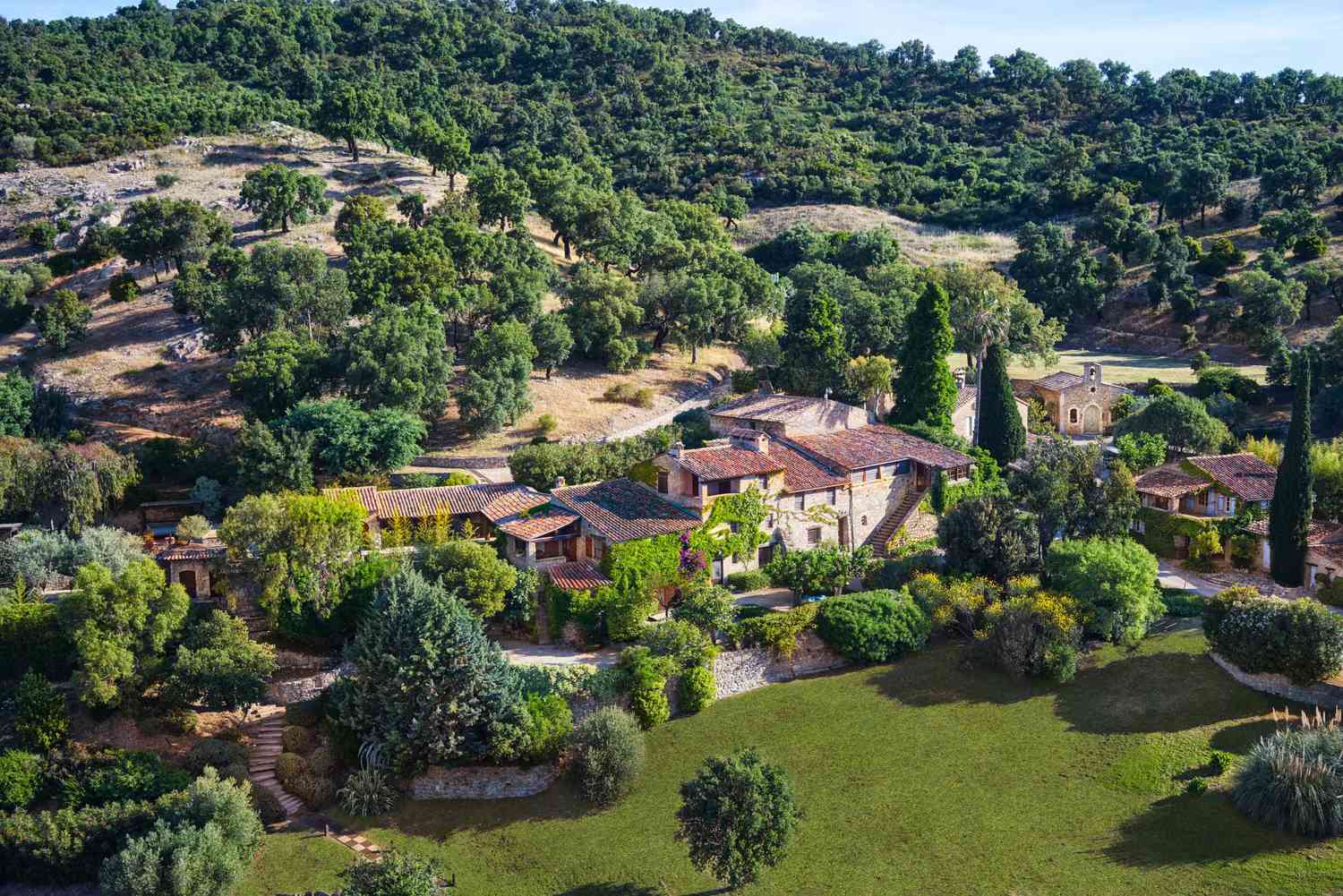 F:PHOTOMediaFactory ActionsRequests DropBox43898#sothebysSotheby's Int. Realty France Cote d'Azur - Johnny Depp estate arial village.jpg