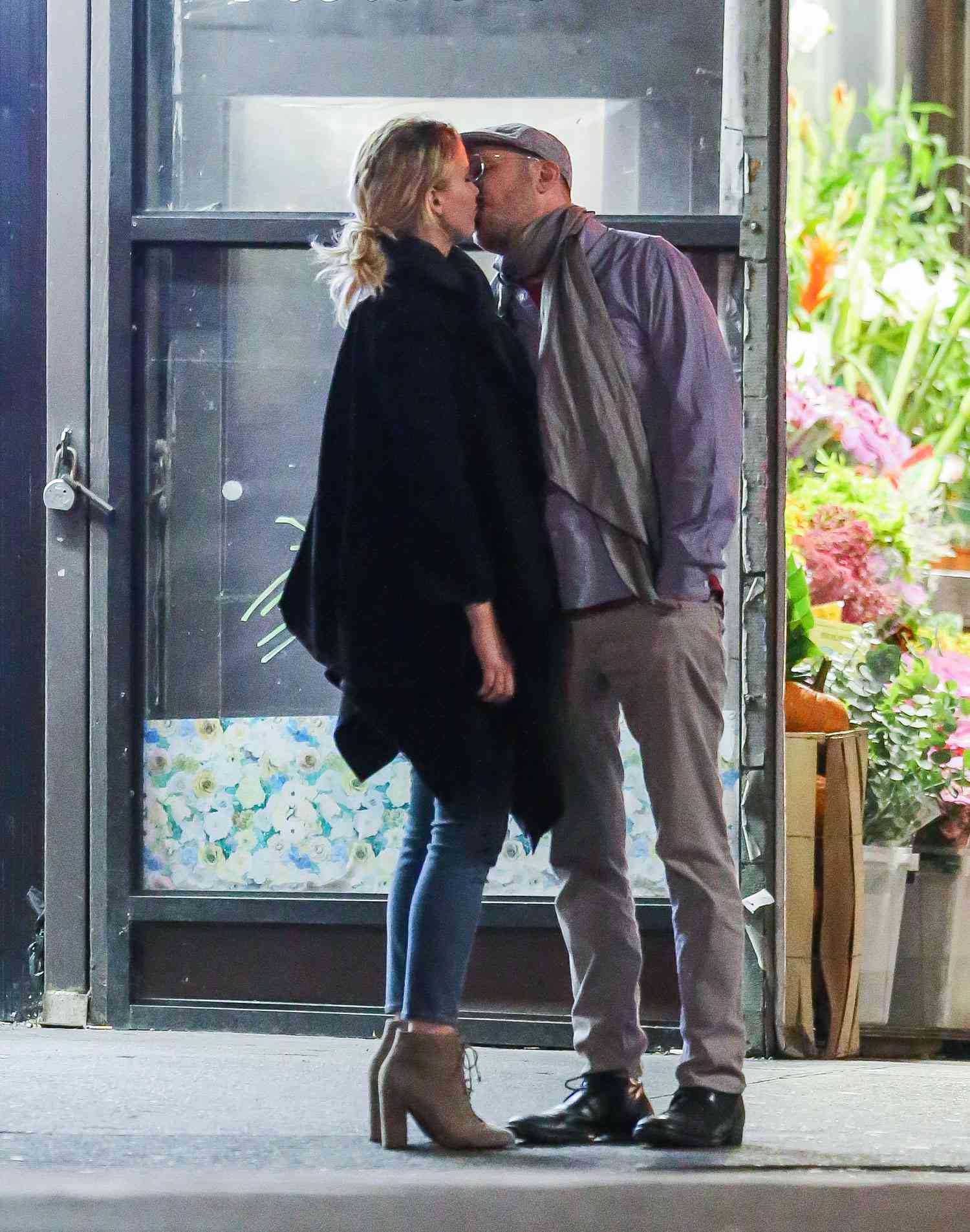 PREMIUM EXCLUSIVE: Jennifer Lawrence and Darren Aronofsky Spotted Canoodling in NYC