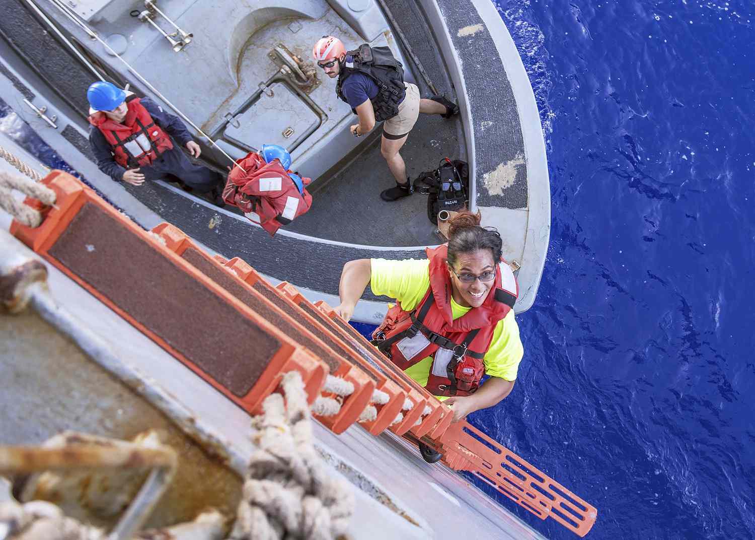 Hawaii Mariners Rescued - 25 Oct 2017