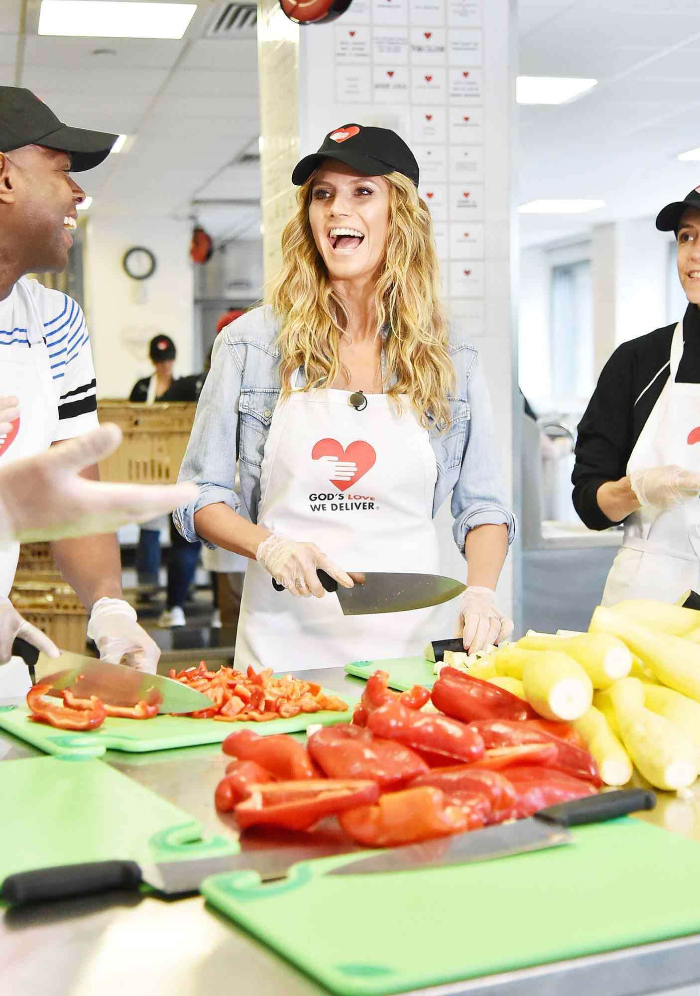 Heidi Klum Volunteers In The Kitchen At God's Love We Deliver