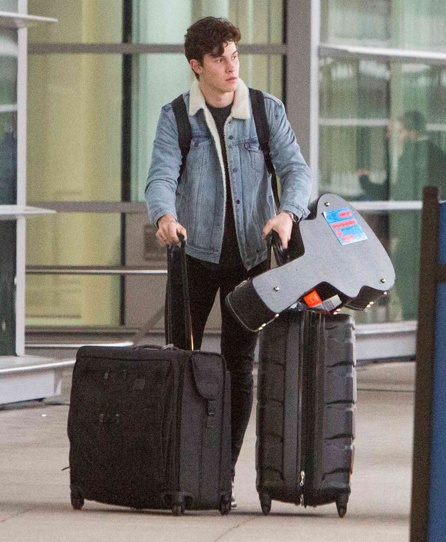 EXCLUSIVE: Shawn Mendes is Spotted Leaving Toronto