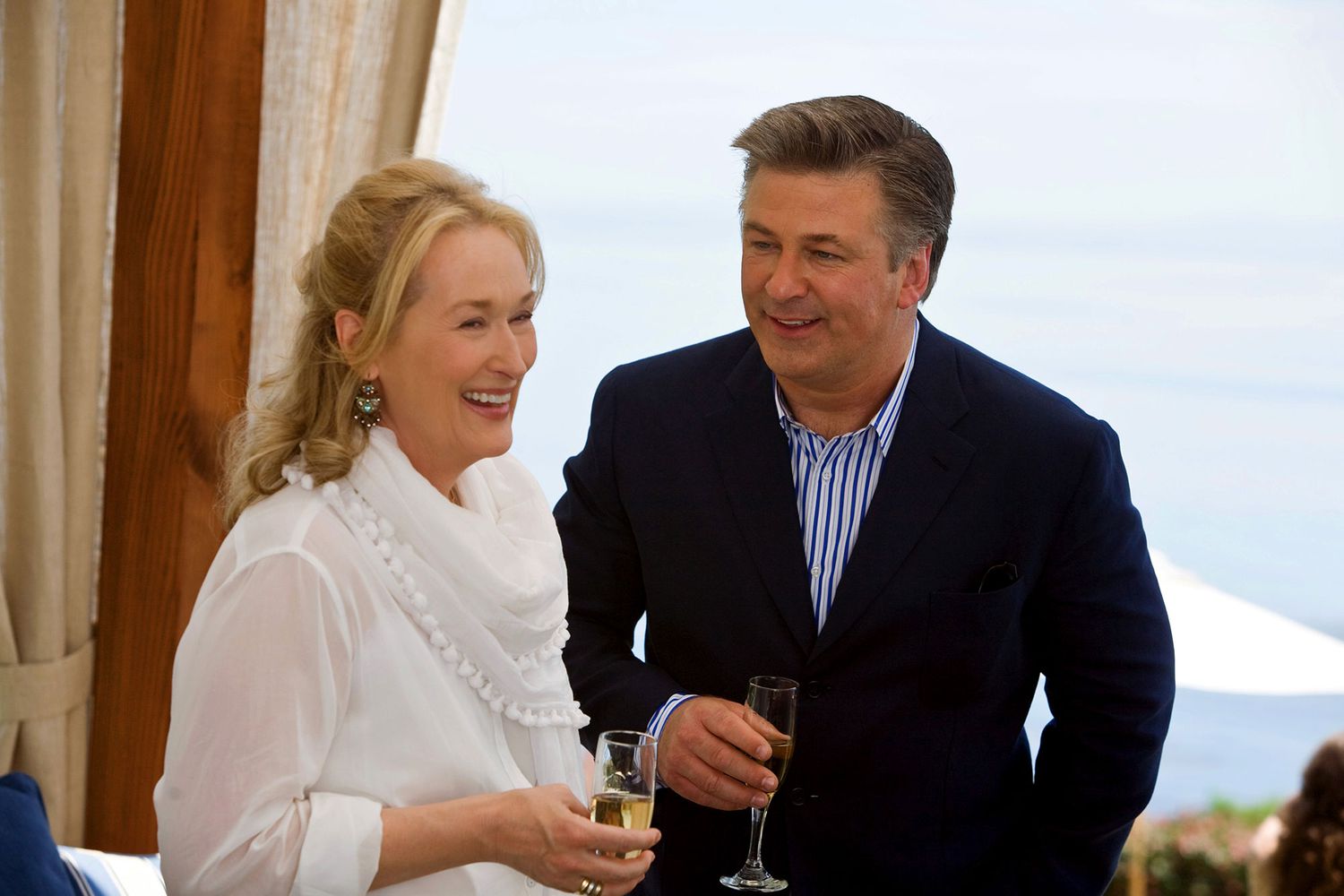Alec Baldwin Reflects on Filming It&#39;s Complicated with Meryl Streep |  PEOPLE.com