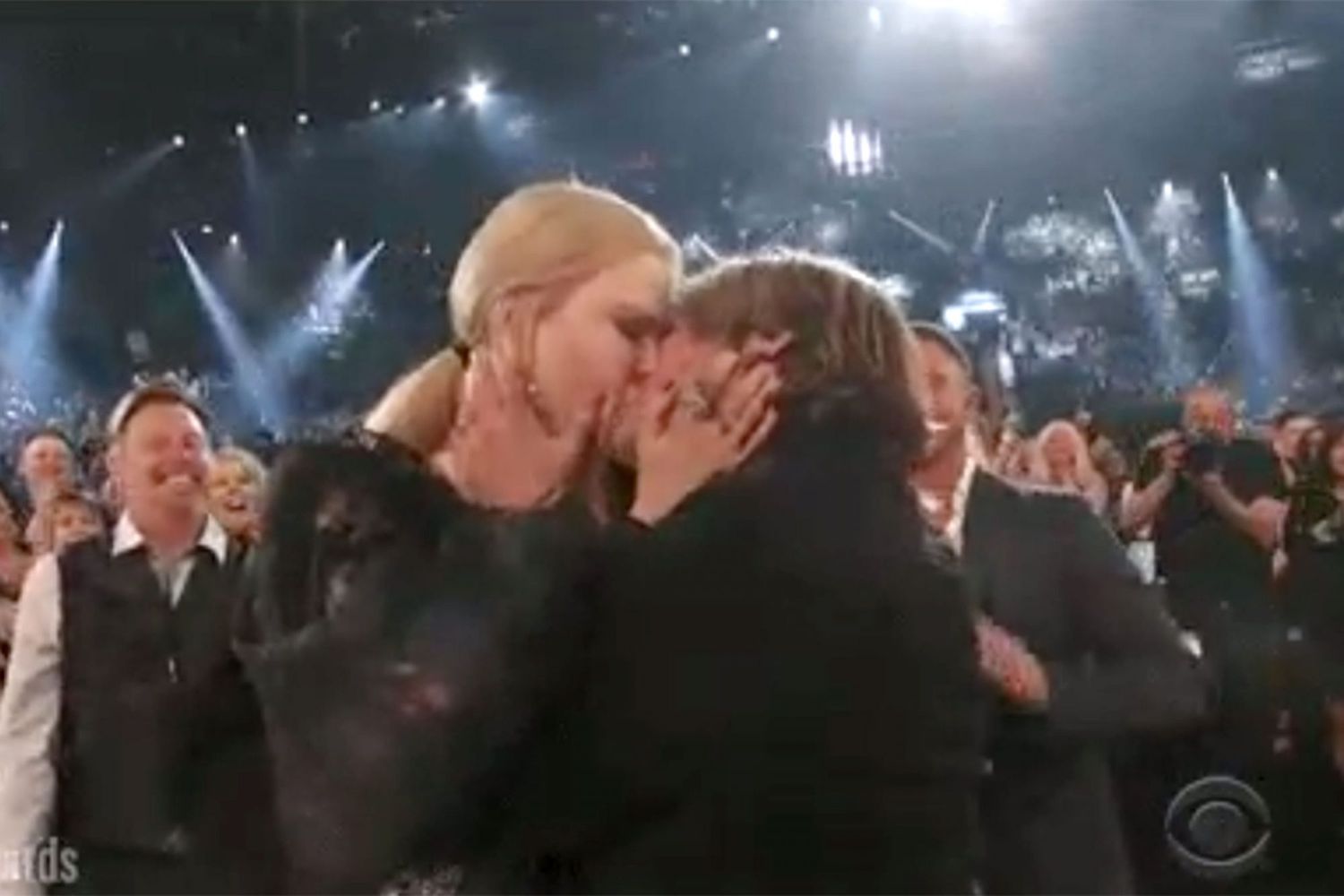 Keith Urban Nicole Kidman kissCredit: CBS