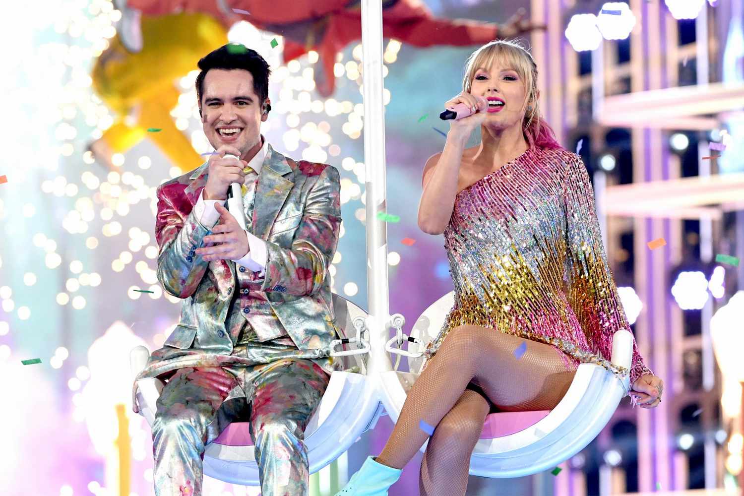 LAS VEGAS, NEVADA - MAY 01: (L-R) Brendon Urie of Panic! at the Disco and Taylor Swift perform onstage during the 2019 Billboard Music Awards at MGM Grand Garden Arena on May 01, 2019 in Las Vegas, Nevada. (Photo by Kevin Winter/Getty Images for dcp)