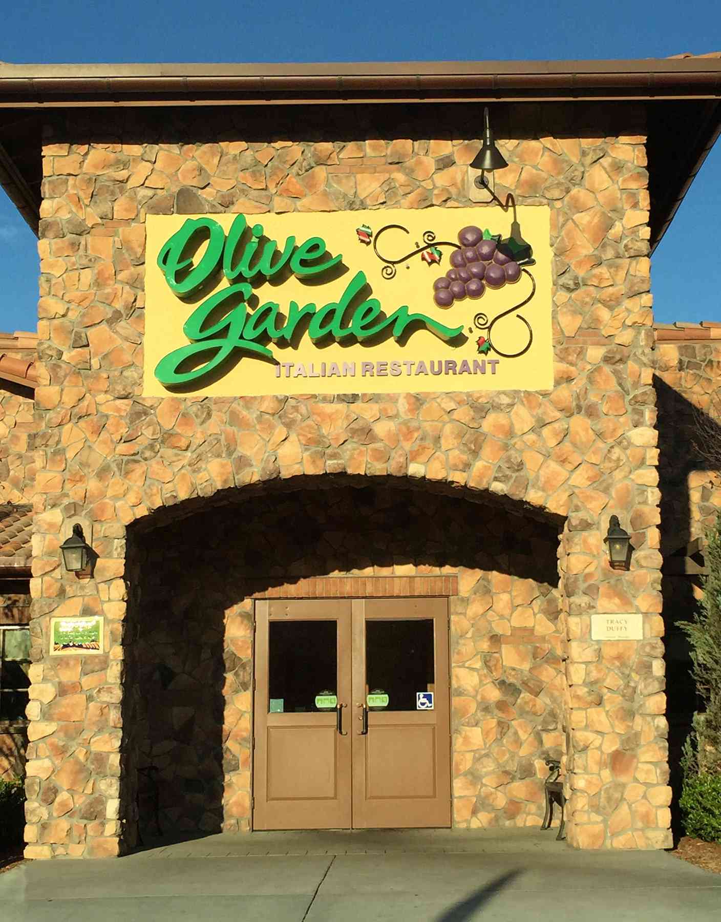 Olive Garden Employees File Discrimination Harassment Charges People Com