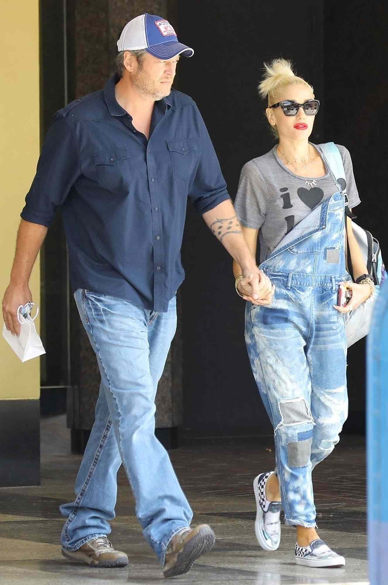 *EXCLUSIVE* Gwen Stefani and her man Blake Shelton hold hands after a doctor's appointment