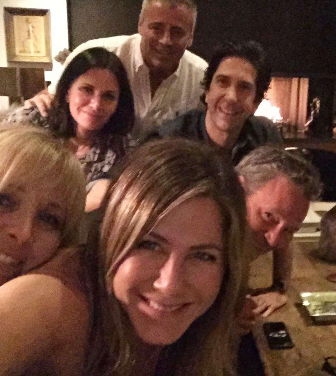 Friends Reunion - Jennifer Aniston Instagram Debut Courteney Cox, Lisa Kudrow, Jennifer Aniston, Matthew Perry, Matt LeBlanc, David Schwimmer