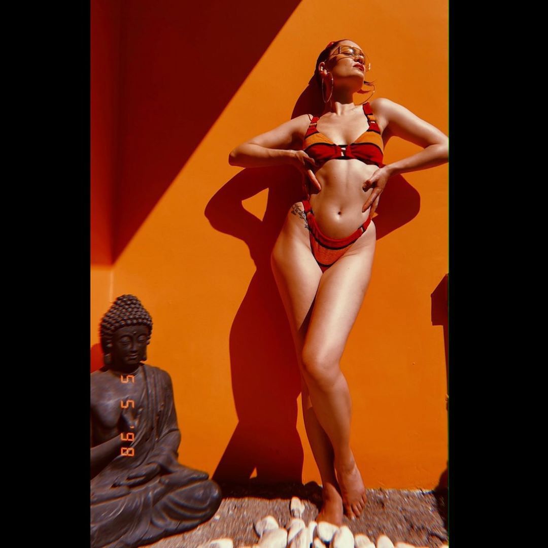 <p>The singer proved she doesn't need a full glam team to look good on Instagram. From hair and makeup to styling, Jessie J had full creative control of this at-home photo shoot. "Braid by me. Makeup by me. The putting on of the bikini by me," the star joked in her caption. </p>
                            
