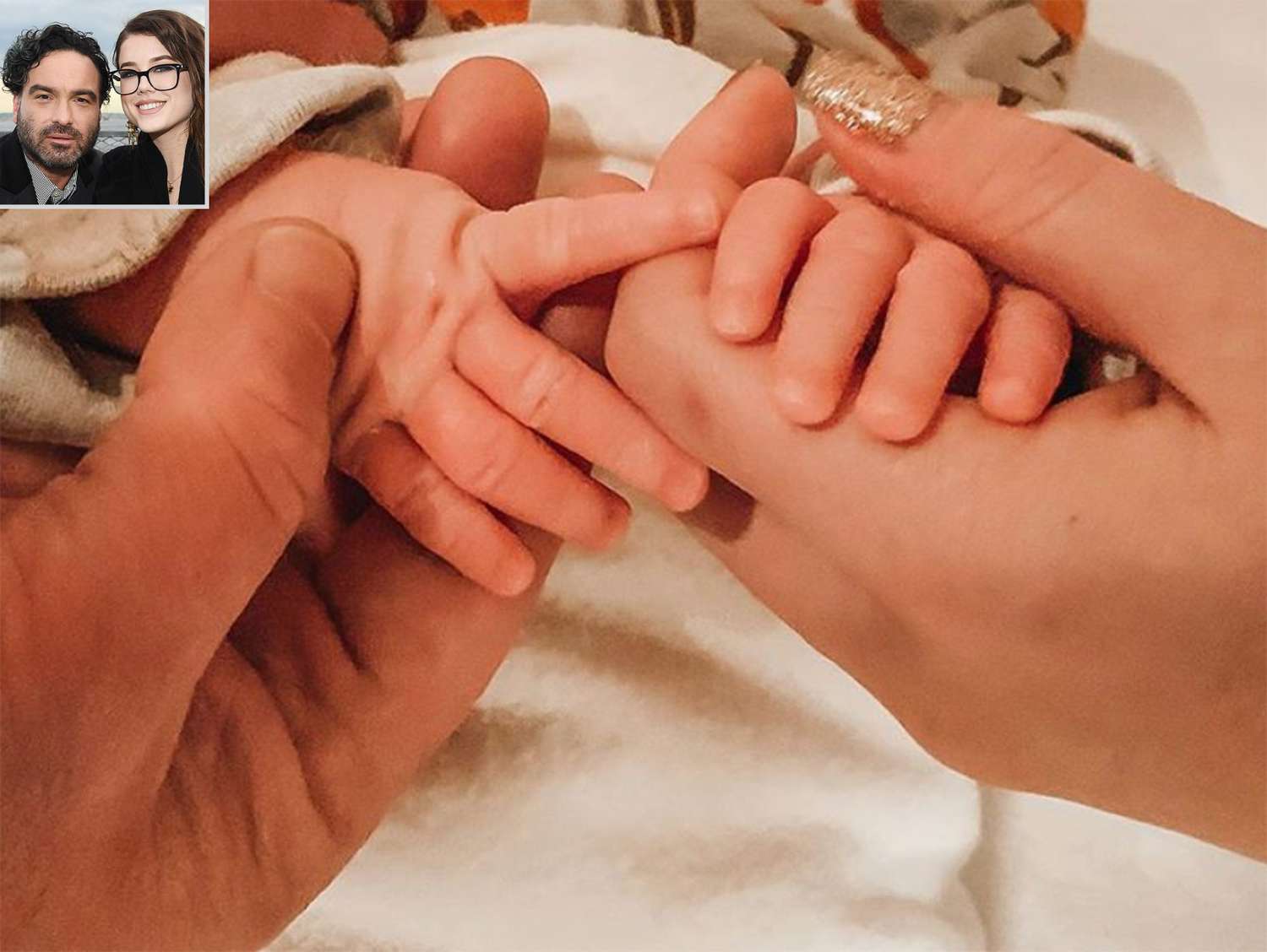 <p>Johnny Galecki and his girlfriend Alaina Meyer announced the birth of their son on social media on Dec. 4, sharing a sweet photo of their newborn's hands.</p>
                            <p>"With full and grateful hearts we welcome our beautiful Avery into this incredible world," Galecki captioned his version of the image, in black and white. "Thank you for all of your love and support. ❤️❤️❤️"</p>
                            <p>The couple first announced that they were expecting back in May.</p>
                            