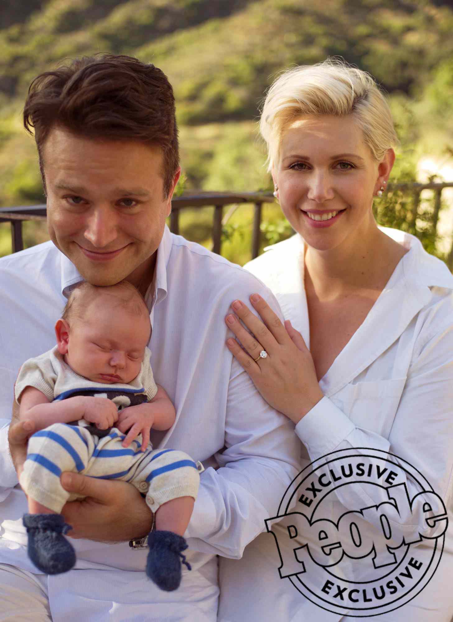 <p>Zak Williams, the oldest child of the late Robin Williams, welcomed his first child with fianc&eacute;e Olivia June on May 22, a rep confirmed exclusively to PEOPLE. </p>
                            <p>The baby boy's name is a tribute to Robin, whose middle name was McLaurin. The couple will call him Mickey for short.</p>
                            <p>Their new little one weighed in at 8 lbs. and measured 20&frac12; inches. </p>
                            