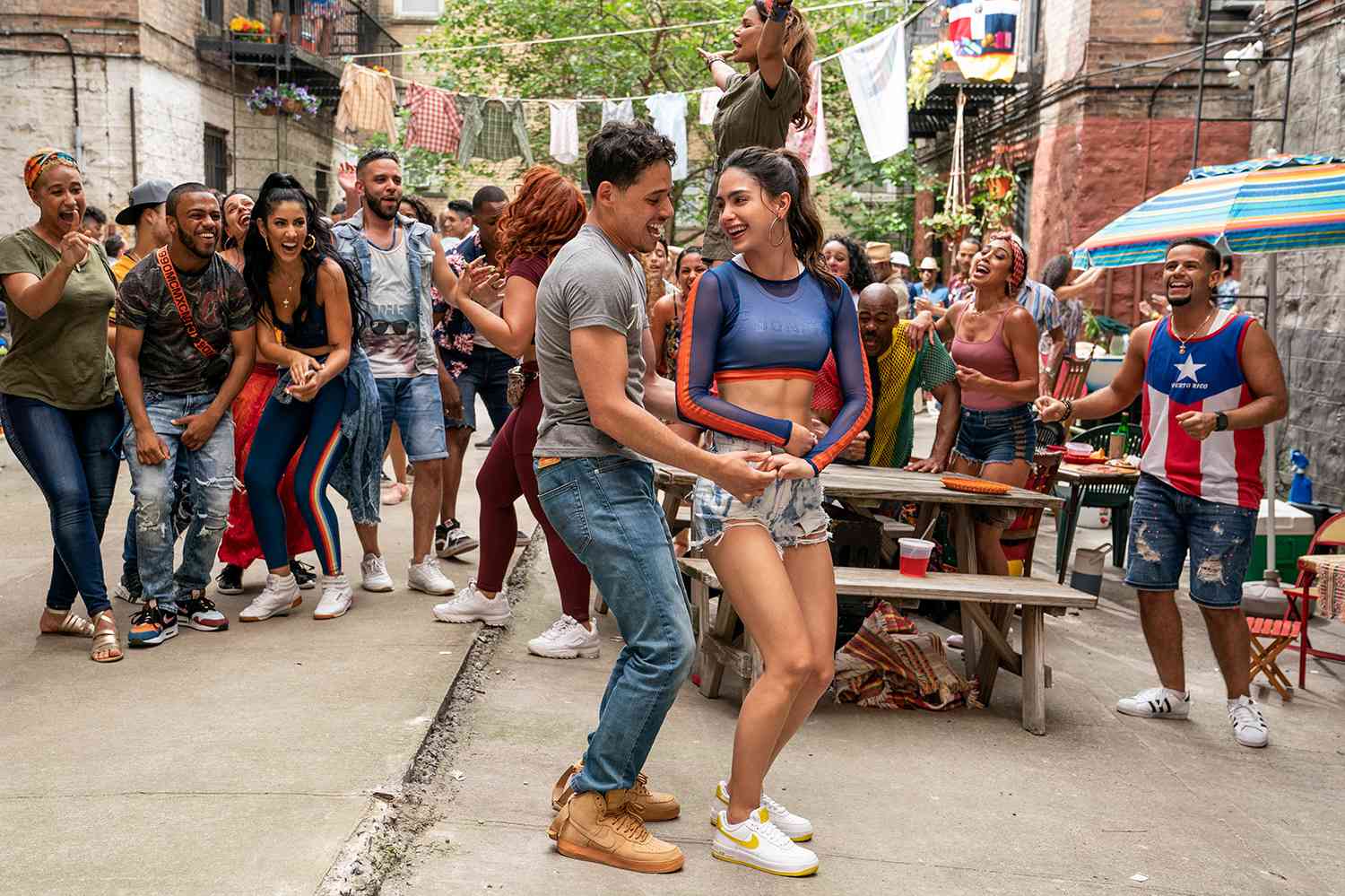 ANTHONY RAMOS as Usnavi and MELISSA BARRERA as Vanessa in Warner Bros. Pictures’ “IN THE HEIGHTS,” a Warner Bros. Pictures release.