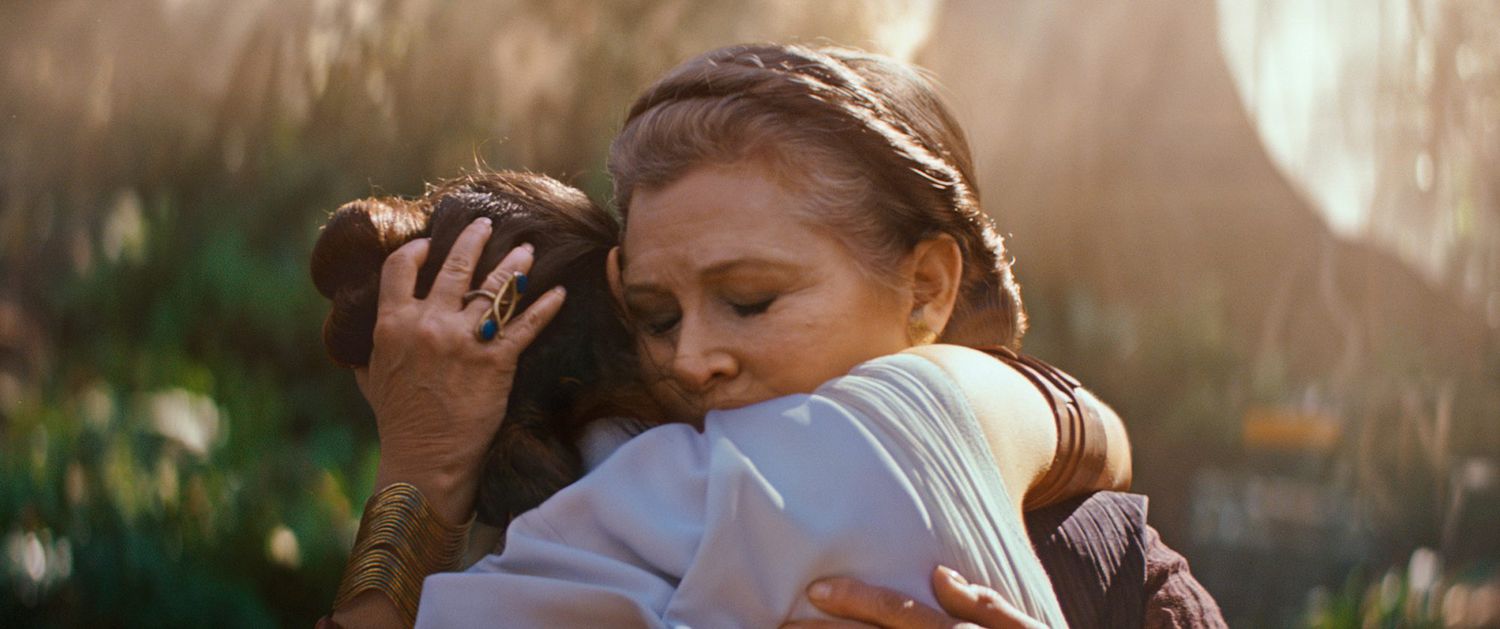 General Leia Organa (Carrie Fisher) and Rey (Daisy Ridley) in STAR WARS: THE RISE OF SKYWALKER