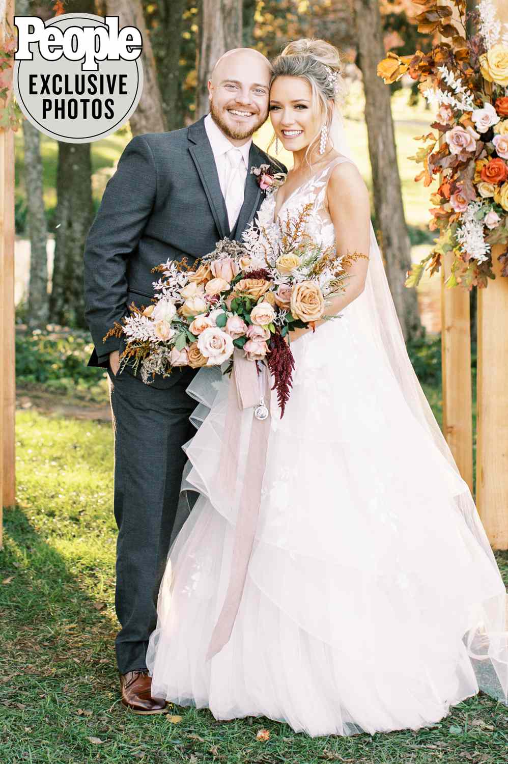 <p>The Voice alum Emily Ann Roberts and high school sweetheart Chris Sasser are married! PEOPLE exclusively confirmed that after five years of dating, the pair wed in an afternoon service on the picturesque grounds of Marblegate Farm in Friendsville, Tennessee. </p>
                            <p>The couple got engaged in October 2019 on the occasion of Roberts' 21st birthday. </p>
                            <p>"A piece of advice we're taking into our marriage with us is to always talk things out," Roberts told PEOPLE. "We've both learned in every other relationship in our lives how important honesty and communication is. We know it is even more important to always be on the same page to make a marriage work."</p>
                            