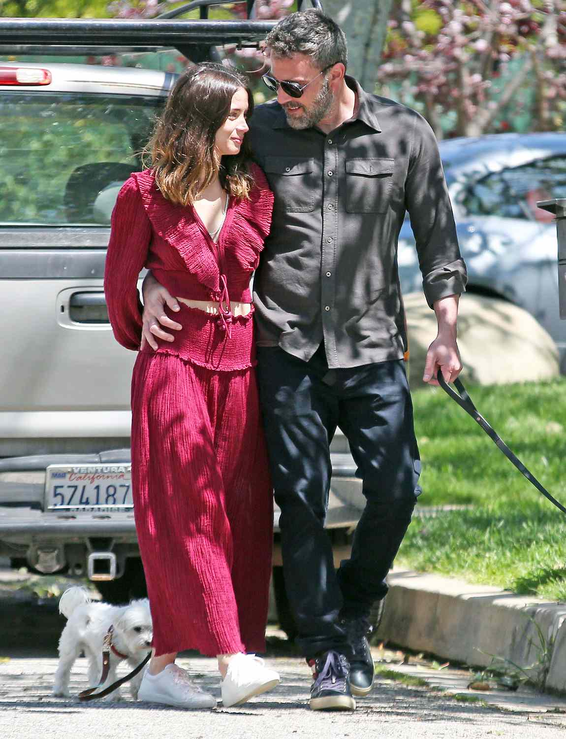 Ben Affleck and Ana De Armas goes for a stroll with dogs in los Angeles during Quarantine .
