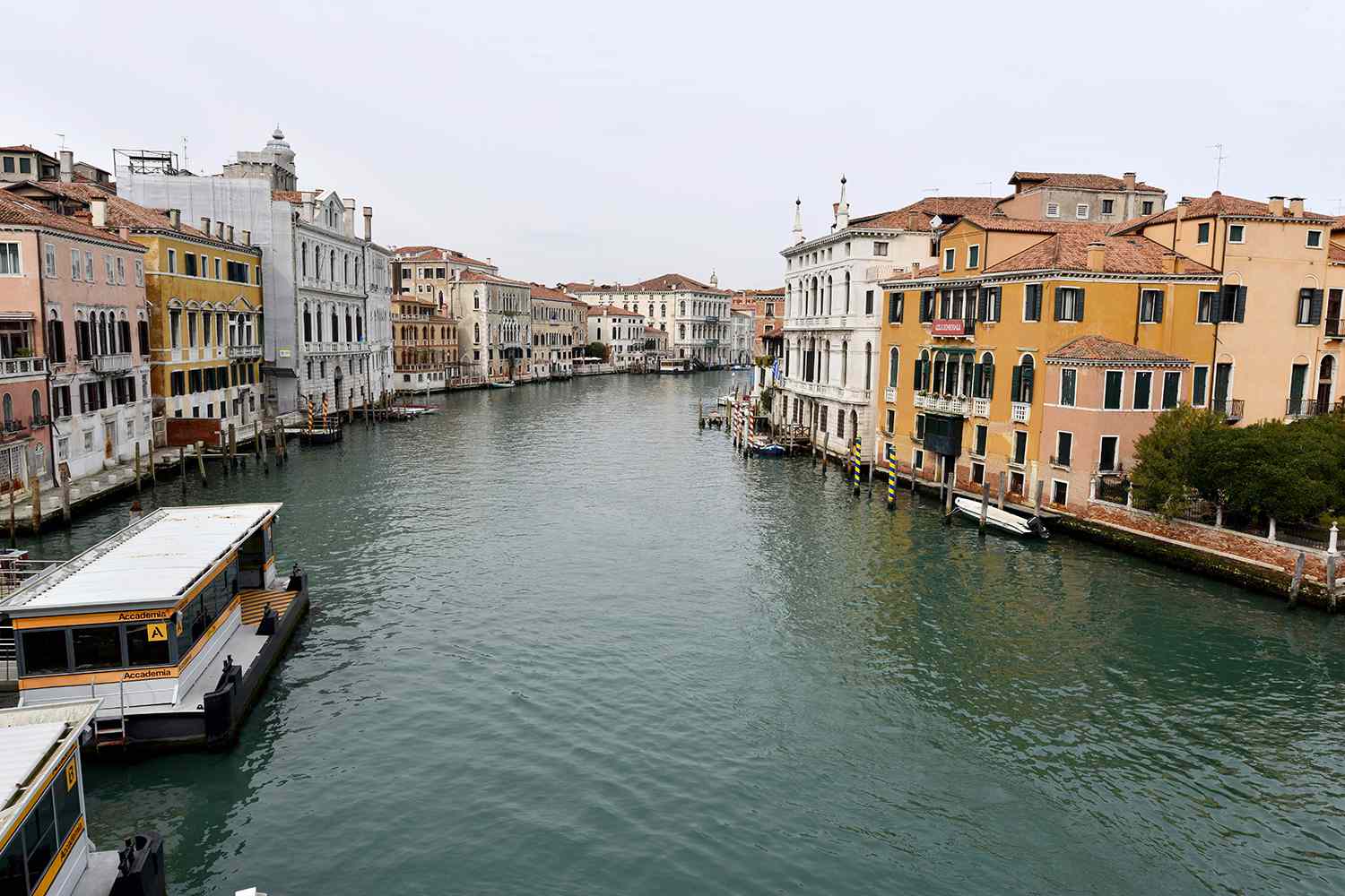 A picture shows the Venice Grand Canal totally empty in Venice on March 5, 2020
