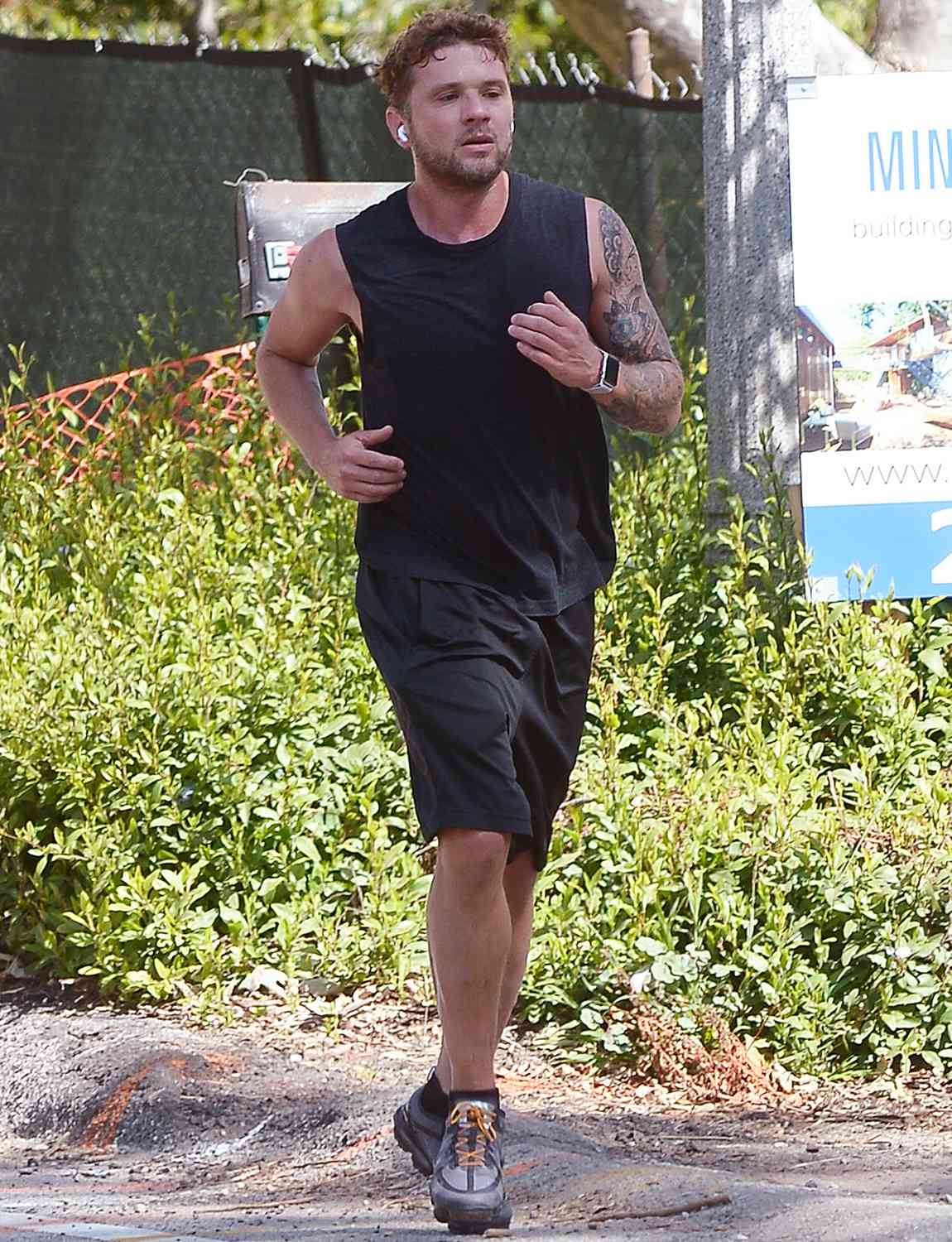 Ryan Philippe Shows Off His Buff Physique While on a Run in Los Angeles