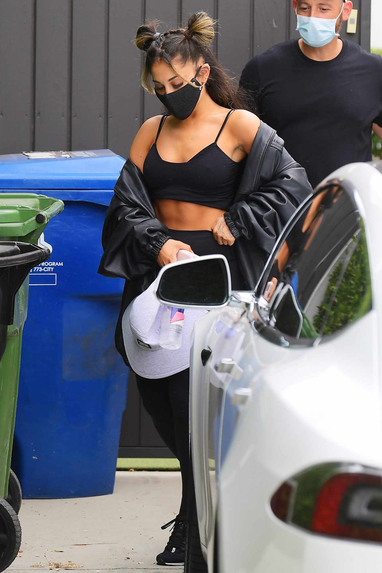 Ariana Grande Shows Off Her Toned Abs After An Intense Workout In LA
