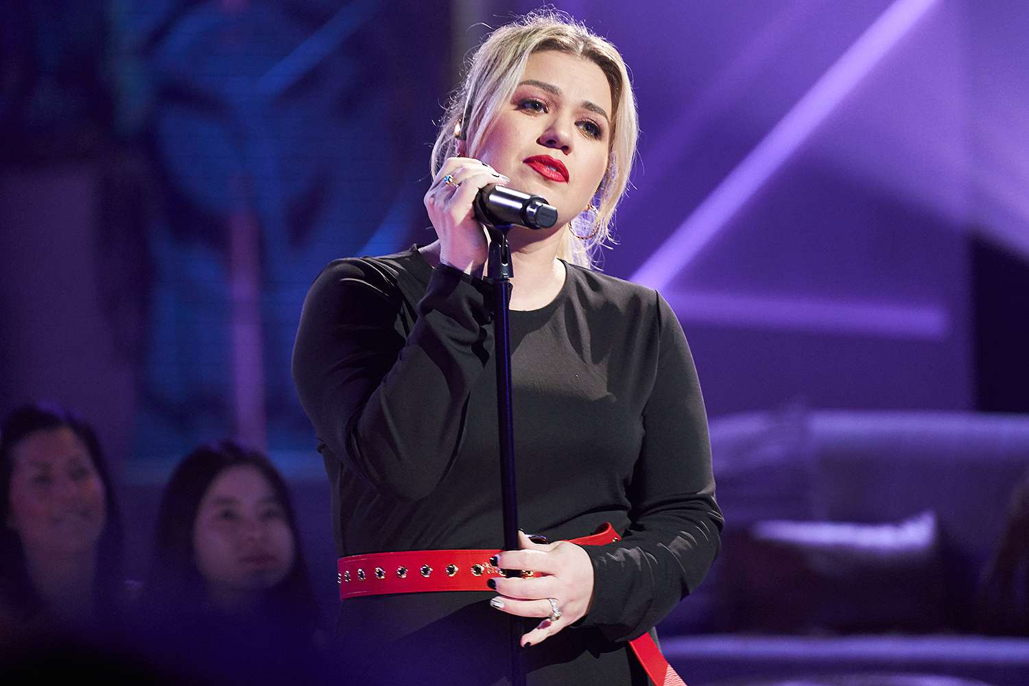 Kelly Clarkson Drops Hints About First Album Since Filing for Divorce |  PEOPLE.com