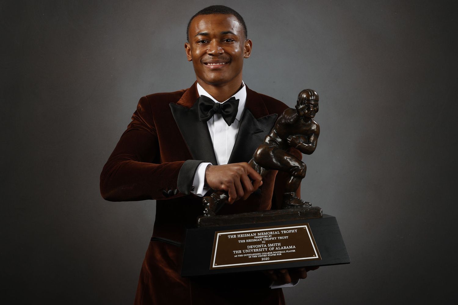 Heisman Winner 2020: Alabama's DeVonta Smith Awarded Trophy | PEOPLE.com