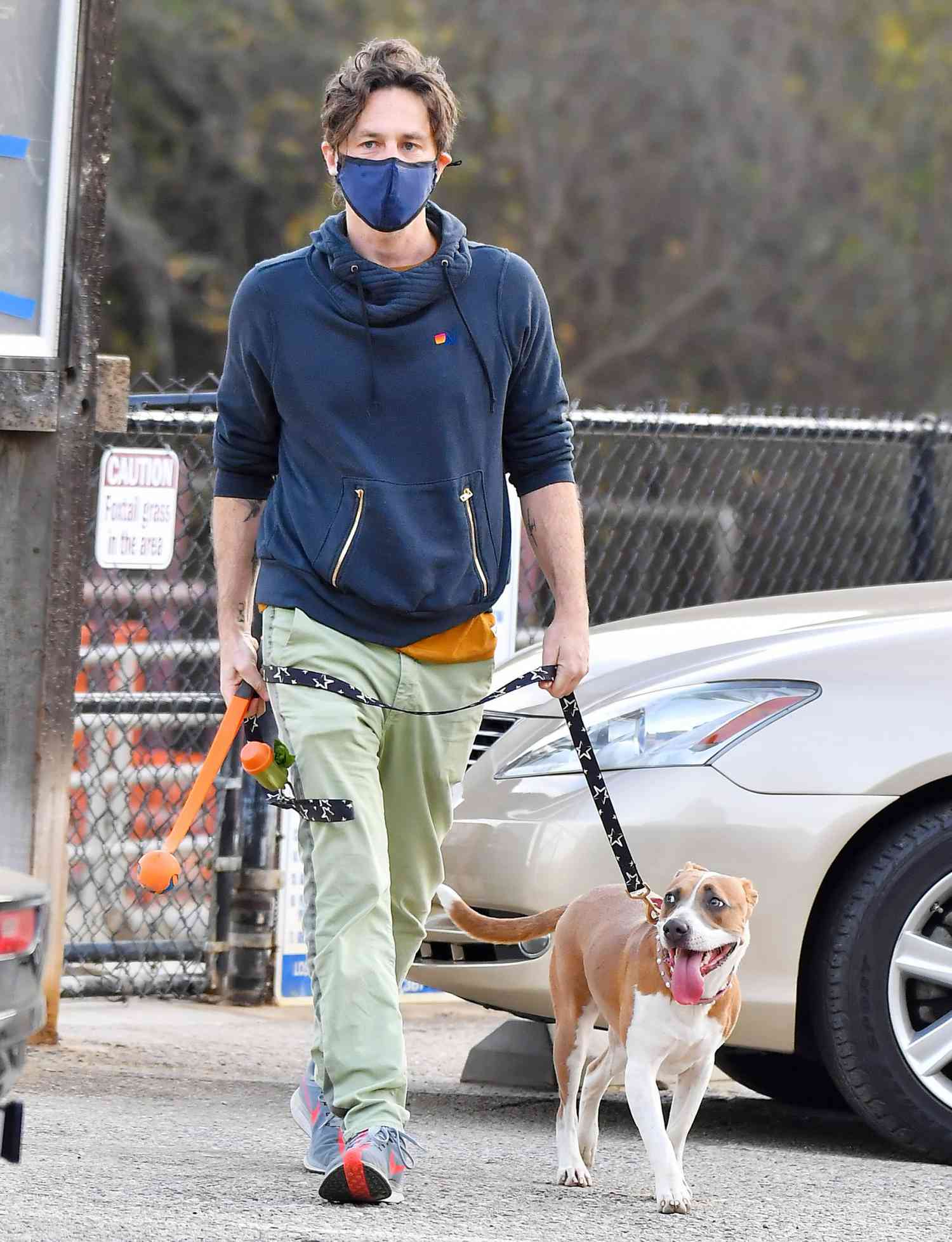 Zach Braff Takes His Very Excited Dog To His Local Dog Park
