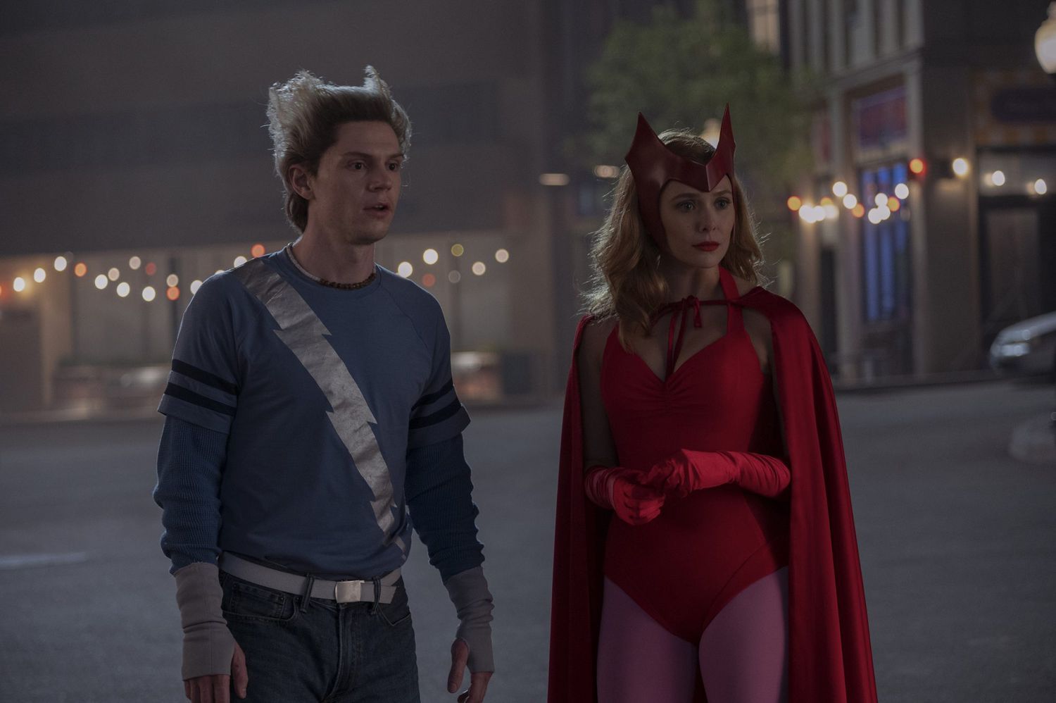 (L-R): Evan Peters as Pietro and Elizabeth Olsen as Wanda Maximoff in Marvel Studios' WANDAVISION