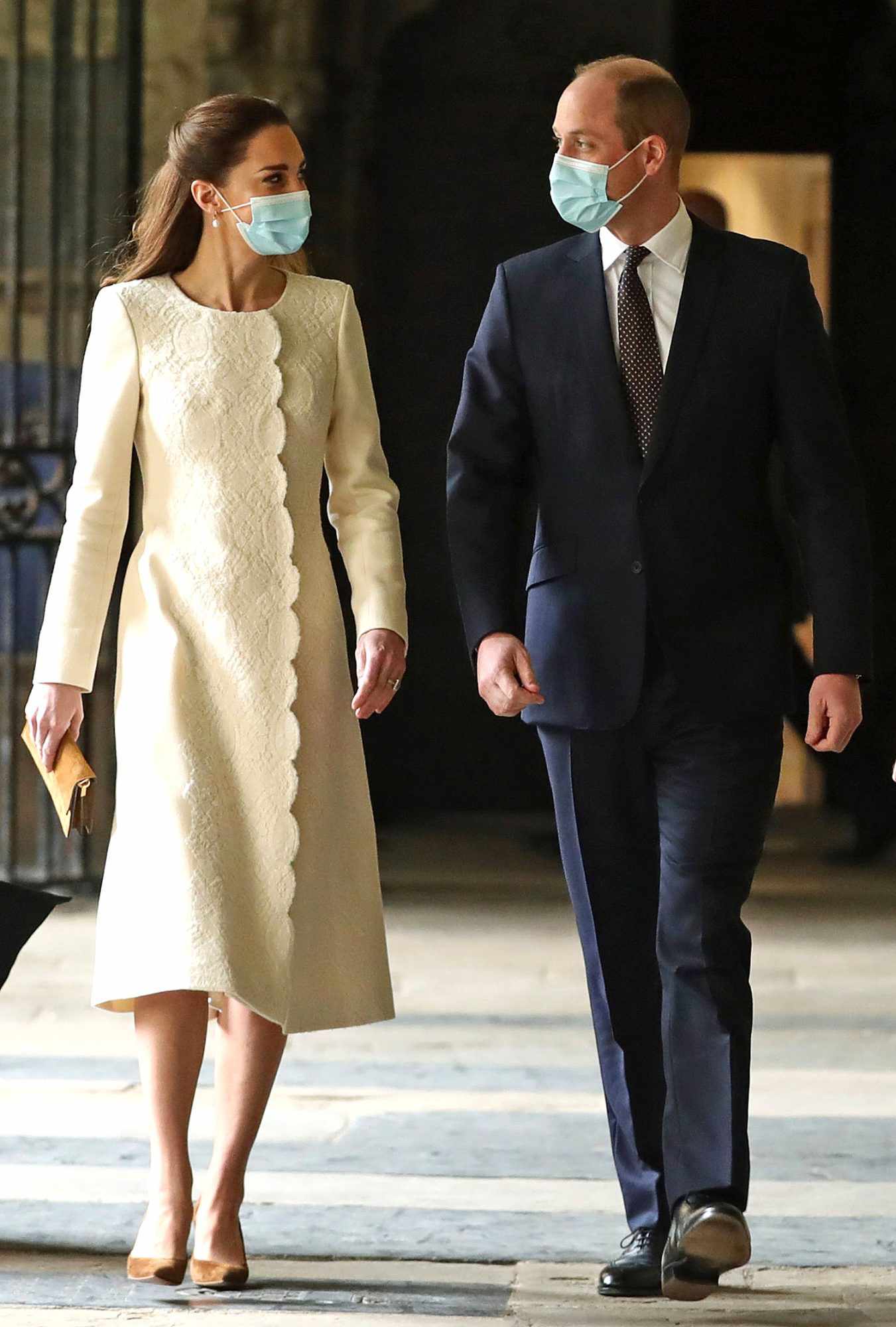 Le prince William et Kate, la duchesse de Cambridge arrivent pour une visite au centre de vaccination de l'abbaye de Westminster
