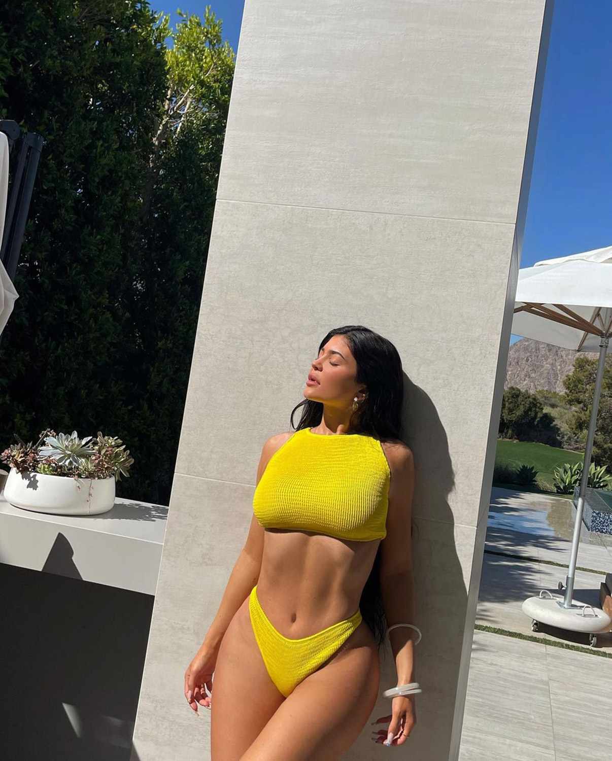 Khloe Kardashian/Kylie Jenner