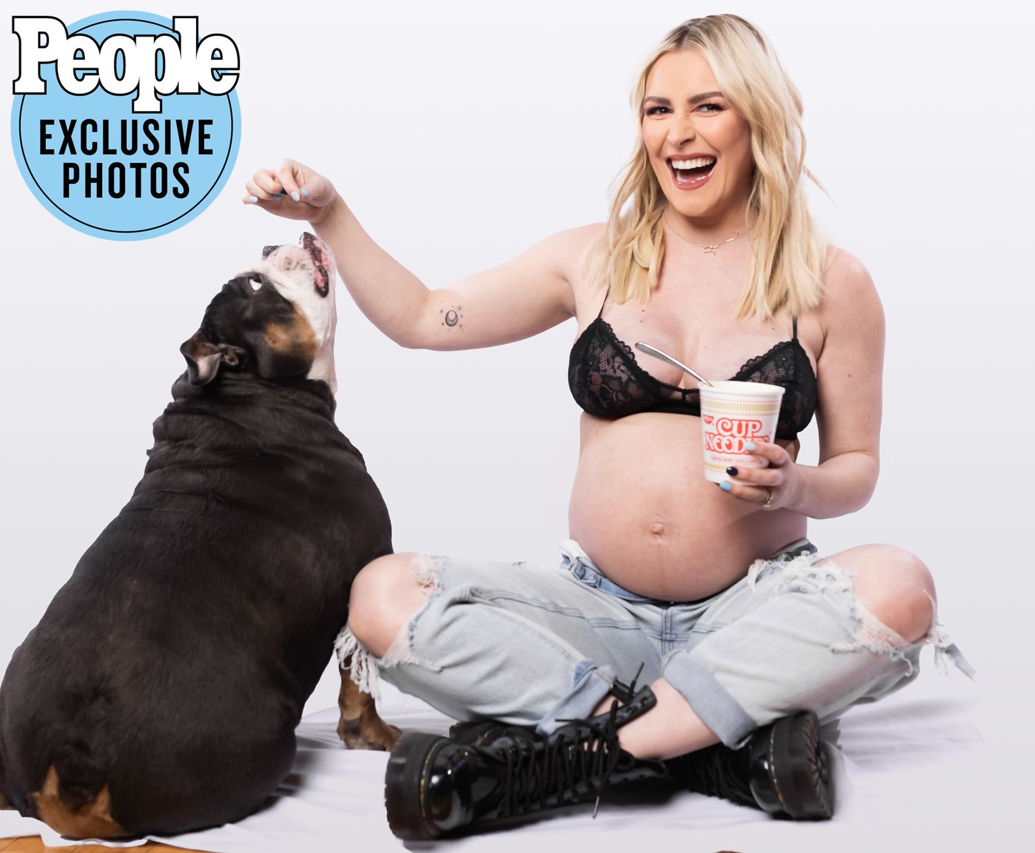 Ex WWE Star Renee Young Share Naked Pregnancy Photos 7