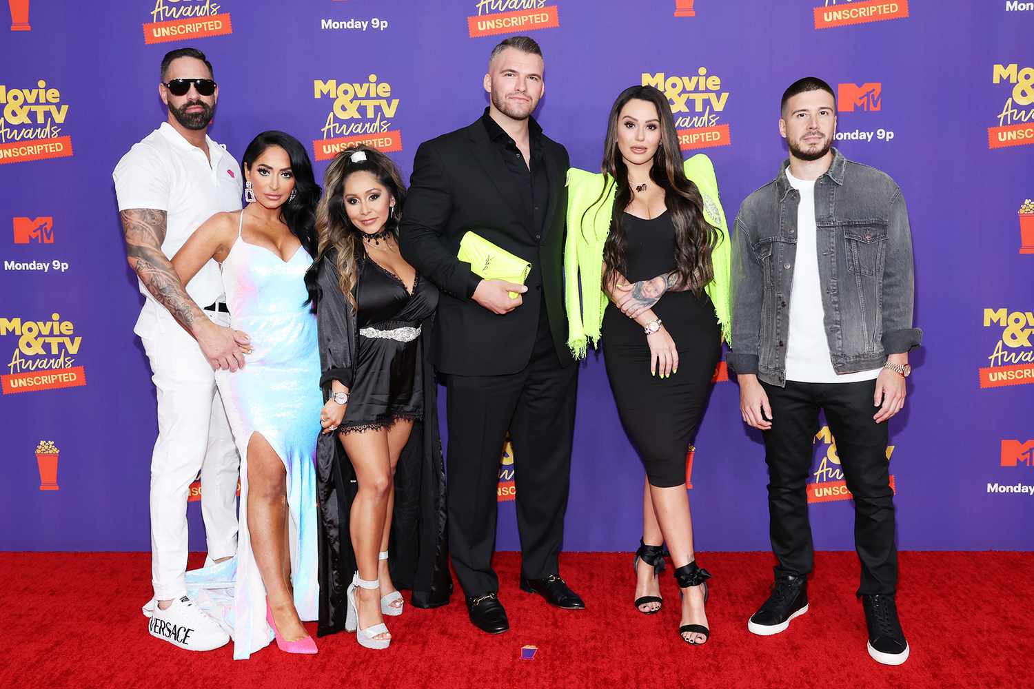 Mtv Movie And Tv Awards Unscripted 21 Red Carpet Arrivals Photos People Com