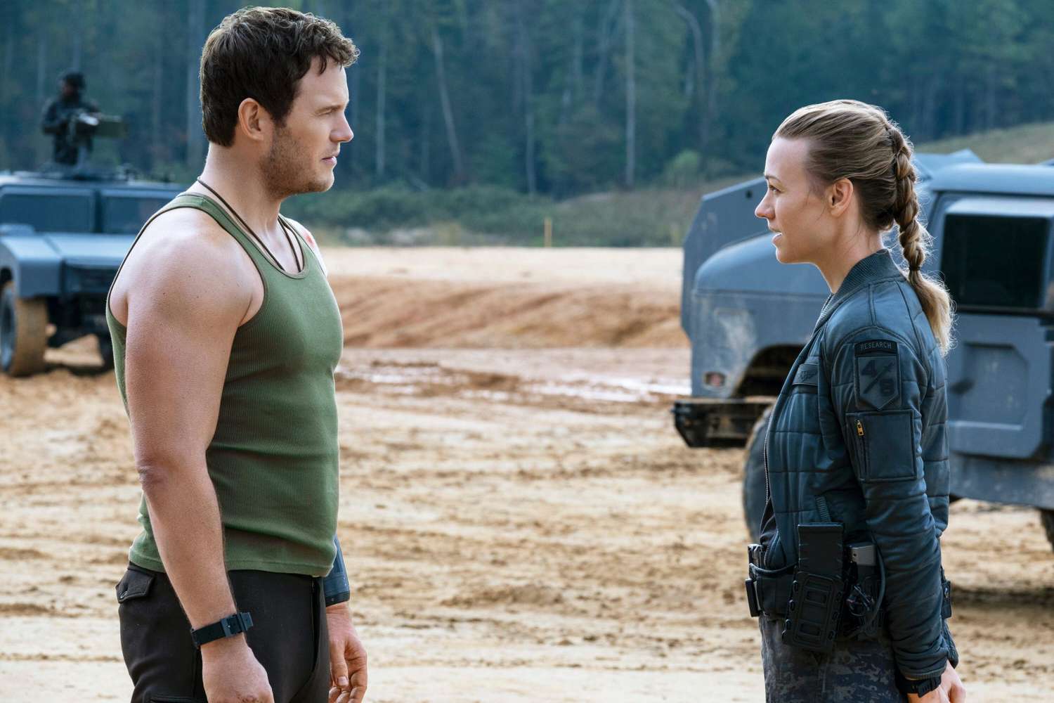 Chris Pratt on How Yvonne Strahovski 'Nailed' a Wild Stunt in Tomorrow War  | PEOPLE.com
