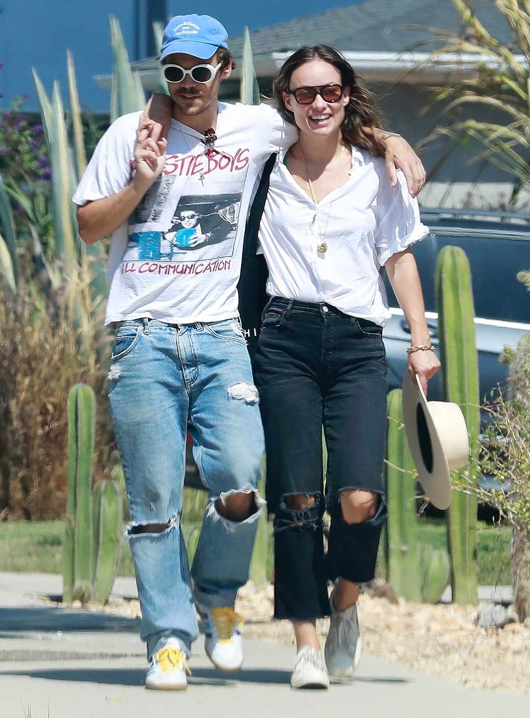 Harry Styles and girlfriend Olivia Wilde looked all loved up while out for a stroll after enjoying lunch together on Sunday afternoon