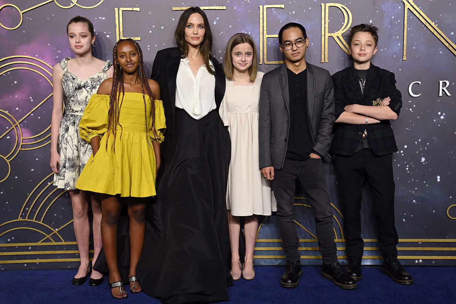 Shiloh Jolie-Pitt, Zahara Jolie-Pitt, Angelina Jolie, Vivienne Jolie-Pitt, Maddox Jolie-Pitt and Knox Jolie-Pitt