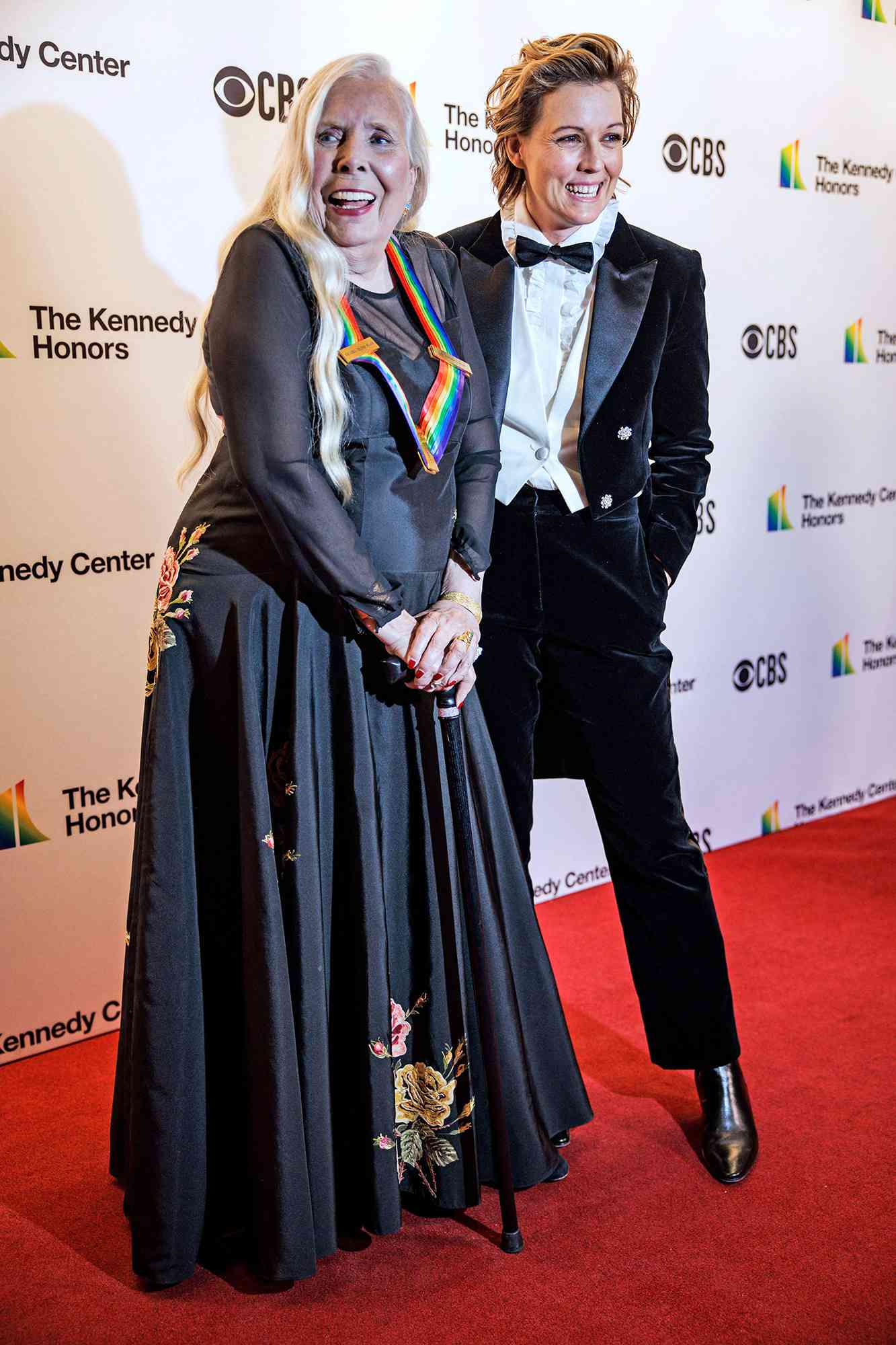 Honoree US singer Joni Mitchell (L) and US singer Brandi Carlile attend the 44th Kennedy Center Honors at the Kennedy Center in Washington, DC, on December 5, 2021. (Photo by Samuel Corum / AFP) (Photo by SAMUEL CORUM/AFP via Getty Images)
