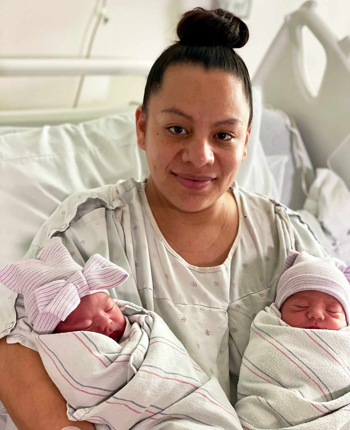 칼리프. Twins Born in Different Years 15 Minutes Apart, Brother in 2021 and Sister in 2022