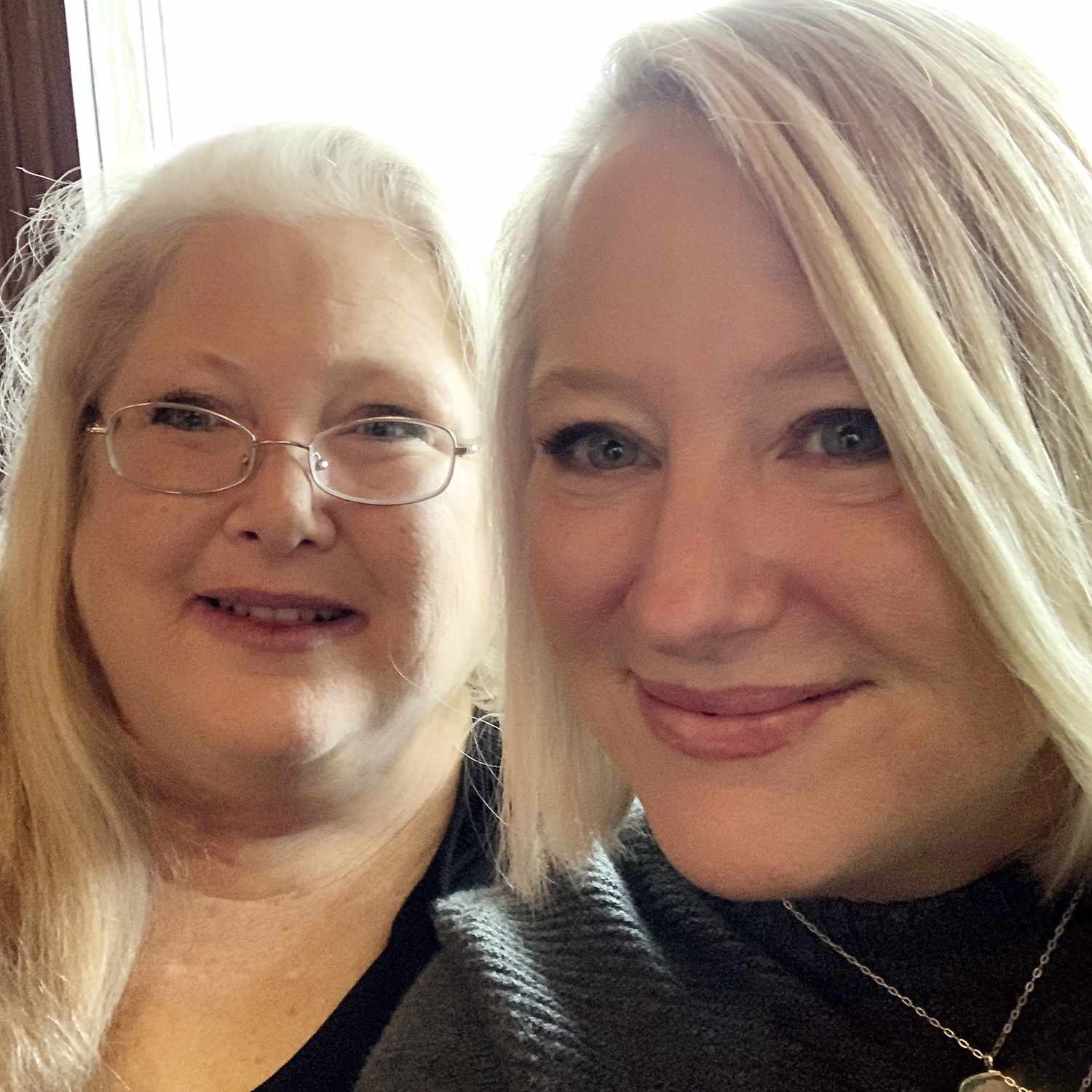 Kristin Schoonveld, with biological sister Tami Kennerson