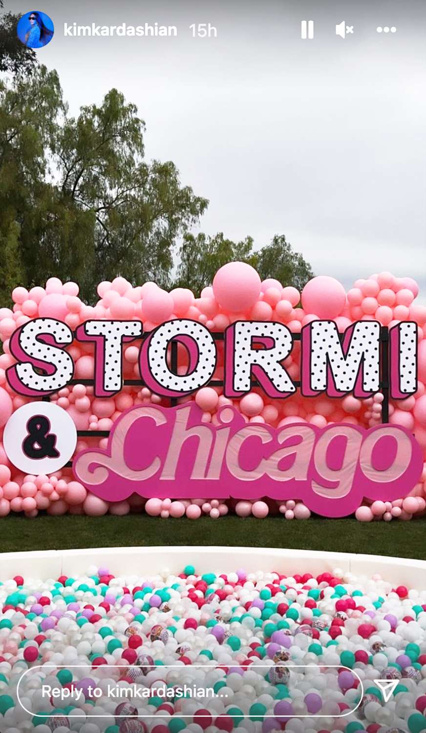 Família Kardashian-Jenner celebra a festa de 4 anos conjunta de Chicago e Stormi - veja as fotos cor-de-rosa