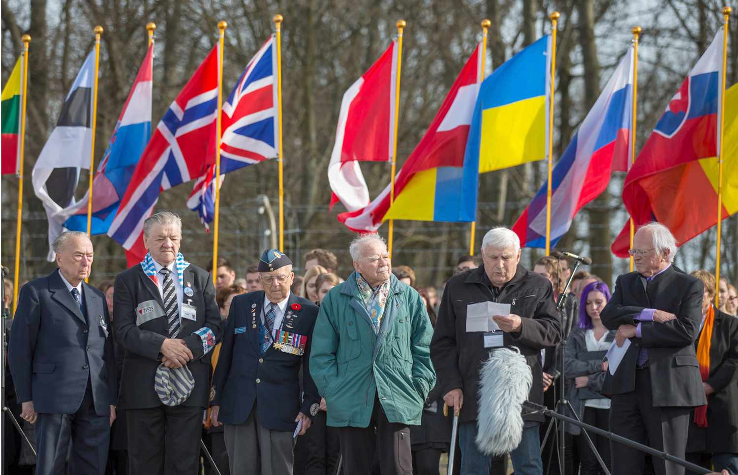 Ottomar Rothmann from Germany, Alojzy Maciak from Poland, Edward Carter Edwards from Canada, Pavel Kohn from the Czech Republic, Caston Viens from France and Boris Romantschenko from the Ukraine renew on April 12, 2015 in the Buchenwald concentration camp memorial