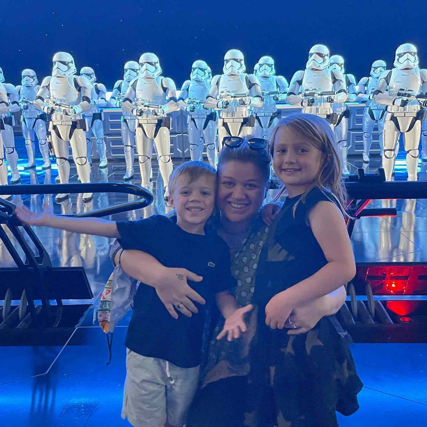 https://www.instagram.com/p/CRUeo0GL1Bn/ kellyclarkson Verified “These aren't the droids you're looking for.” We had so much fun at Disney World! All the rides were amazing but oh my gosh, y’all, Pandora and the Star Wars rides are where it’s at! Thank you for a magical vacation, Disney ❤️