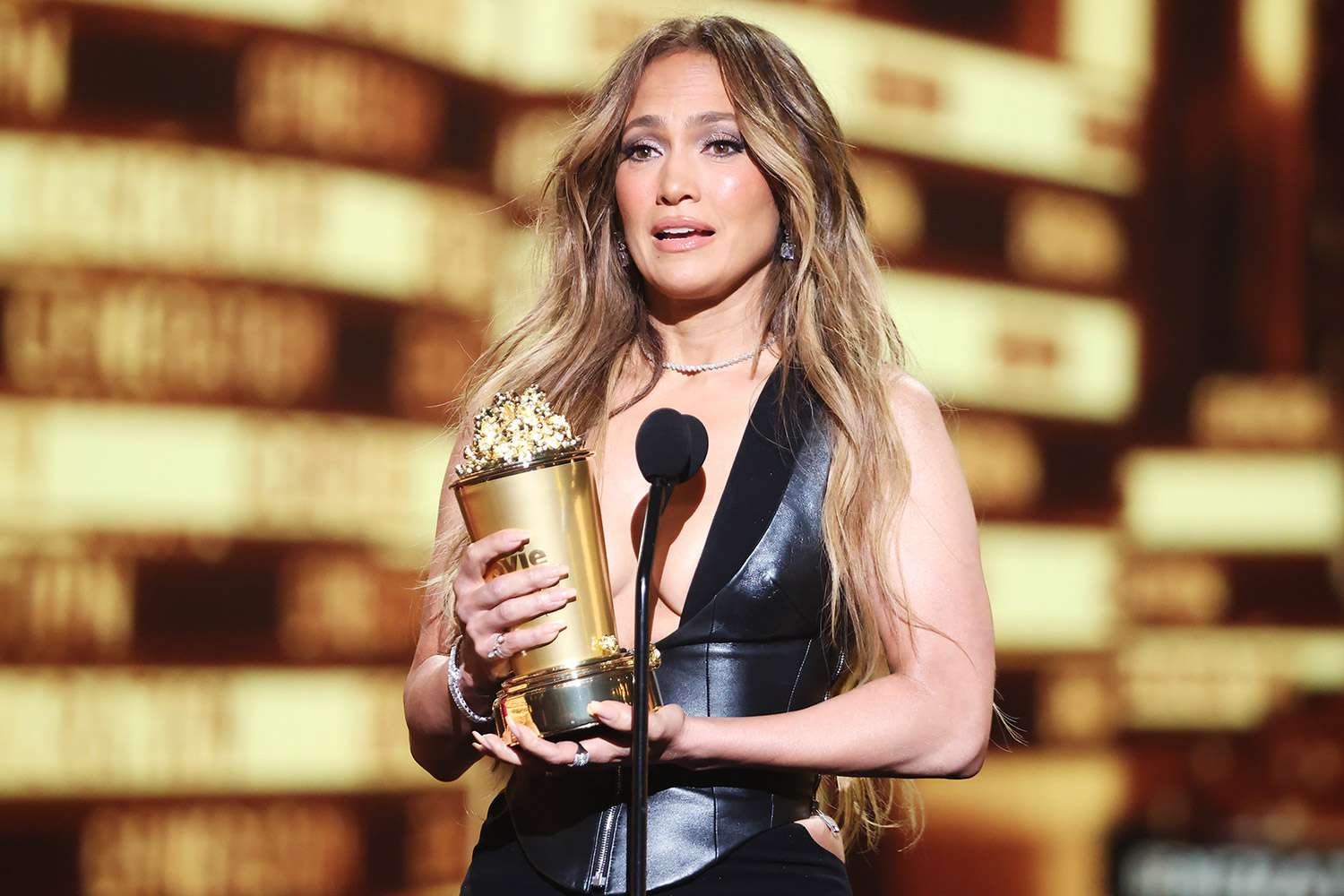 Jennifer Lopez Thanks Those 'Who Lied to Me' at MTV Movie & TV Awards |  PEOPLE.com