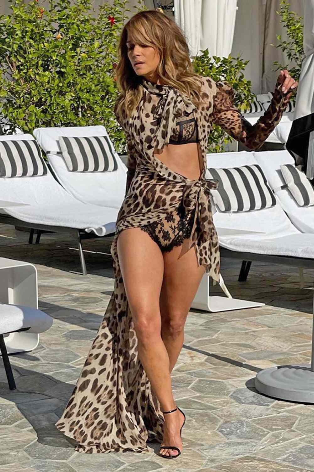 Celebrity Bikini Gallery Claudia Shiffer: https://www.instagram.com/p/CfEZIl6LlY5/ Bethenny Frankel: https://www.instagram.com/p/CepBD5Jvu9K/ Sonja Morgan: https://www.instagram.com/p/CddtioJO0Rr/ Mary J. BLige: https://www.instagram.com/p/CeJduUbL908/ Halle Berry: https://www.instagram.com/p/CZsahYNrl9f/ Christie Brinkley: https://www.instagram.com/p/CYy8iSiOtpv/?hl=en Kelly Bensimon: https://www.gettyimages.com/detail/news-photo/kelly-bensimon-is-seen-on-the-beach-on-june-5 -2022-in-miami-news-photo/1241177454?adppopup=true Jennifer Lopez https://www.instagram.com/p/CeO2Xq6FF2C/?utm_source=ig_embed&ig_rid=6703b0e1-8bd4- 41d8-8db6-9b98bf6d170f Lucy Liu: https://www.instagram.com/p/CdRumLLutnv/?utm_source=ig_embed&ig_rid=2150d02b-df25-43 c2-8a9f-822d2fe170c9 (technically not a bikini but I think we have a one-piece somewhere in there!) Cynthia Bailey: https://www.instagram.com/p/CcbxDH9pBQm/ Elizabeth Hurley: https://www.instagram.com/p/CcOJ7GmokJo/ and https://www.instagram.com/p/CZC3t3jo0Rt/ Lisa Rinna: https://www.instagram.com/p/CTaJhjppUne/?utm_source=ig_embed&ig_rid=093479ea-65fb-48c a-99dd-cbc6586b7387