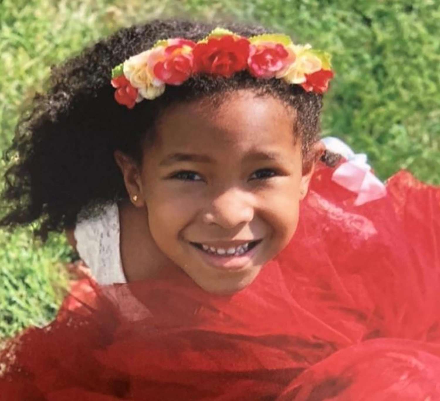 Missing 6-year-old Elle Ragin from Minnesota as her mother appears to have committed suicide.