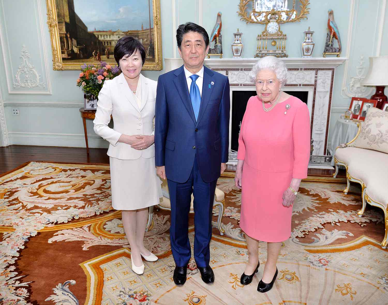Queen Elizabeth Mourns Shinzo Abe Following Assassination | PEOPLE.com