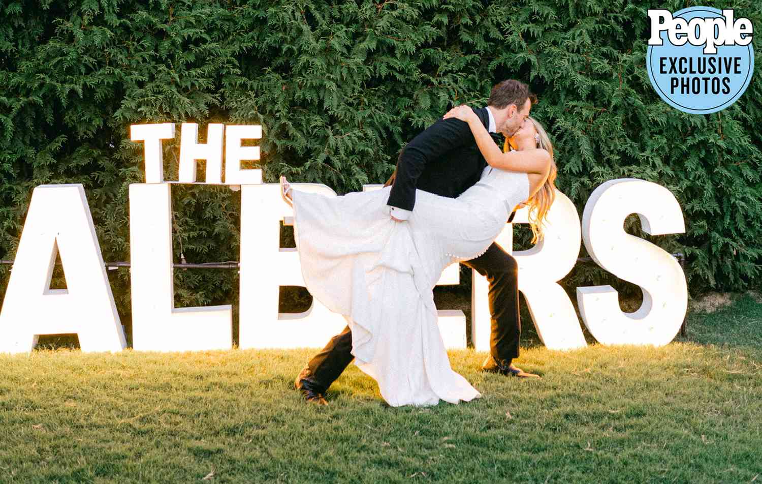 Wedding moments of Jason Albers and Elizabeth Pace  at Allenbrooke Farms in Nashville, 테네시.