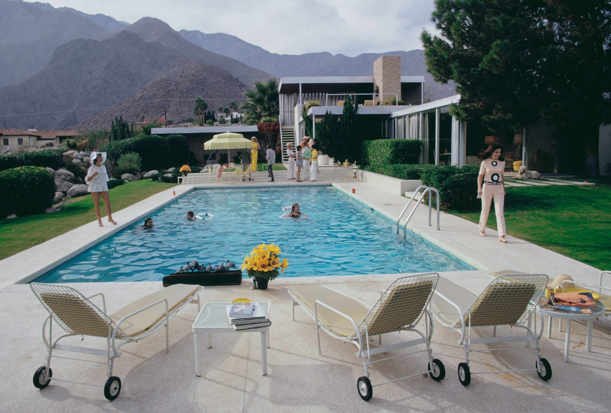 January 1970: The Kaufmann Desert House in Palm Springs, California, designed by Richard Neutra in 1946 for businessman Edgar J. Kaufmann, and now owned by Nelda Linsk. (Photo by Slim Aarons/Hulton Archive/Getty Images)