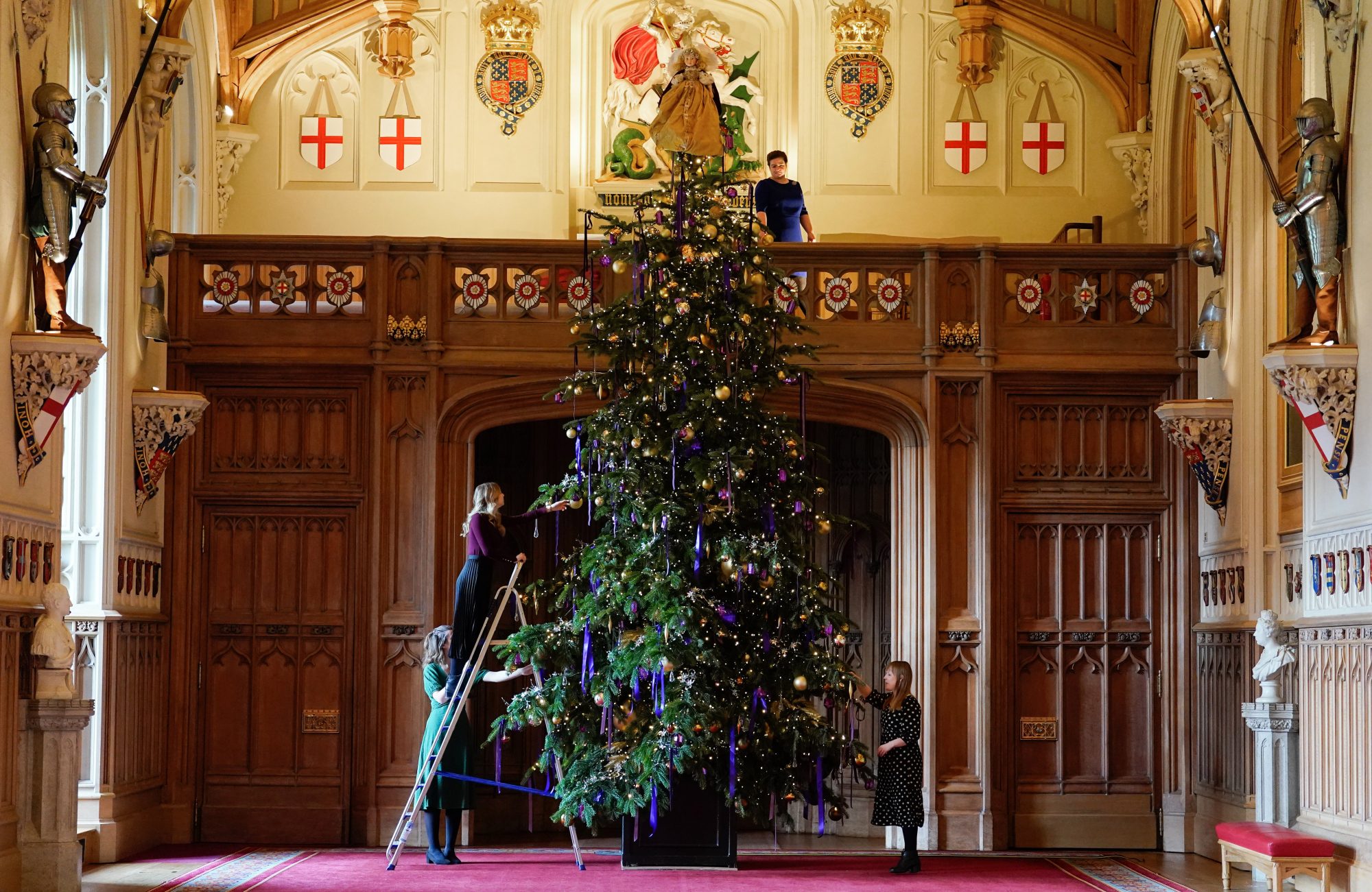 November 24, 2022, Windsor, UK: Members of the Royal Collection Trust make finishing touches to a 20-foot-high Nordmann Fir Christmas tree in St George's Hall, which was felled from Windsor Great Park, during a photo call for Christmas decorations at Windsor Castle, Berkshire. (Credit Image: © Andrew Matthews/PA Wire via ZUMA Press)