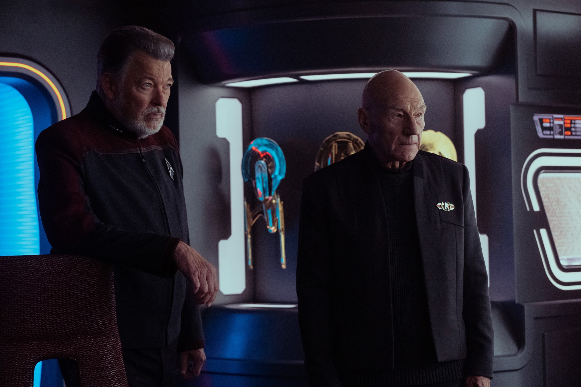 Jonathan Frakes as Riker and Patrick Stewart as Picard of the Paramount+ original series STAR TREK: PICARD. Photo Cr: Trae Paatton/Paramount+ © 2022 CBS Studios Inc. All Rights Reserved.